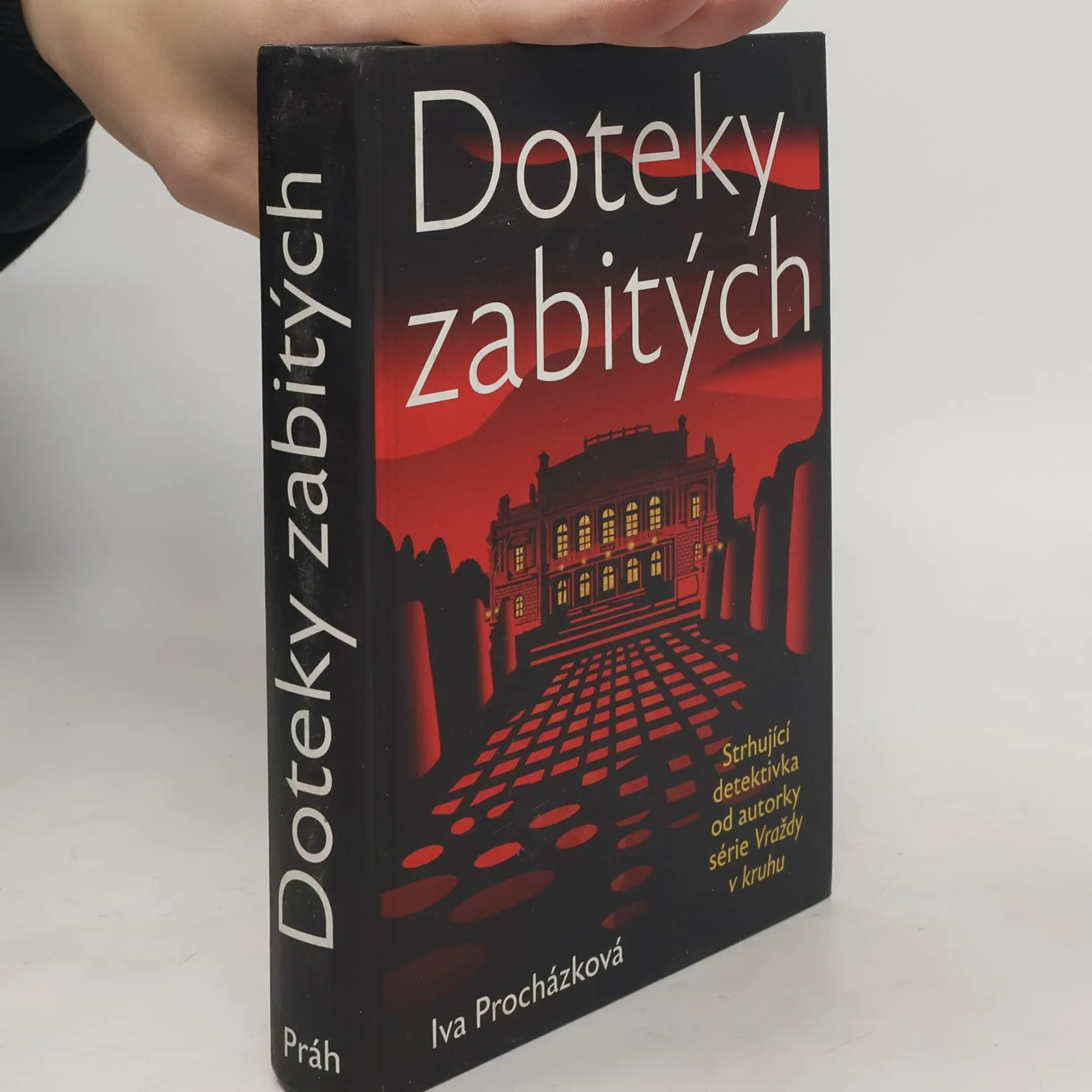 Doteky zabitých | Kniha | Iva Procházková | CS