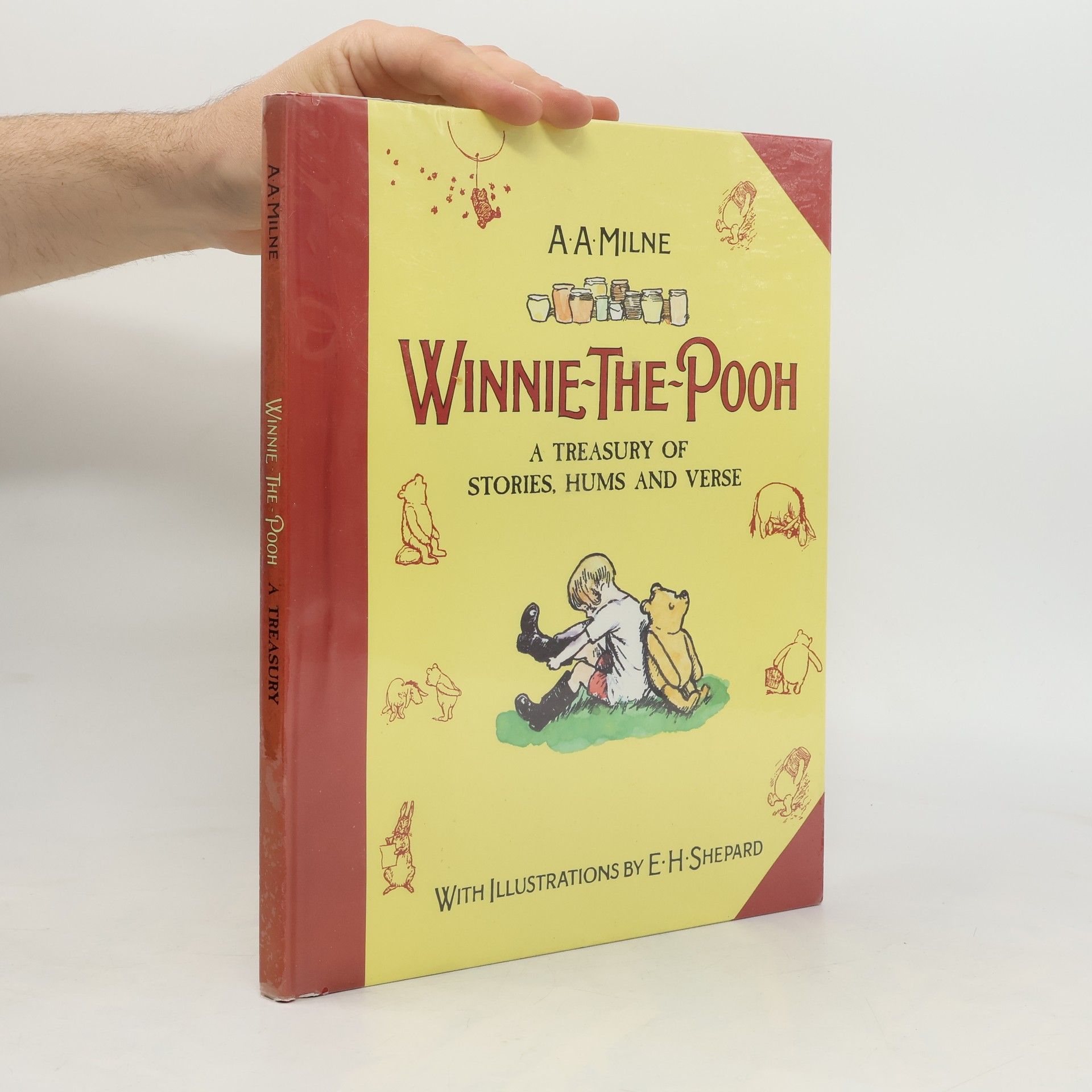 A. A. Milne Winnie the Pooh. Treasury Stories, Hums and Verse