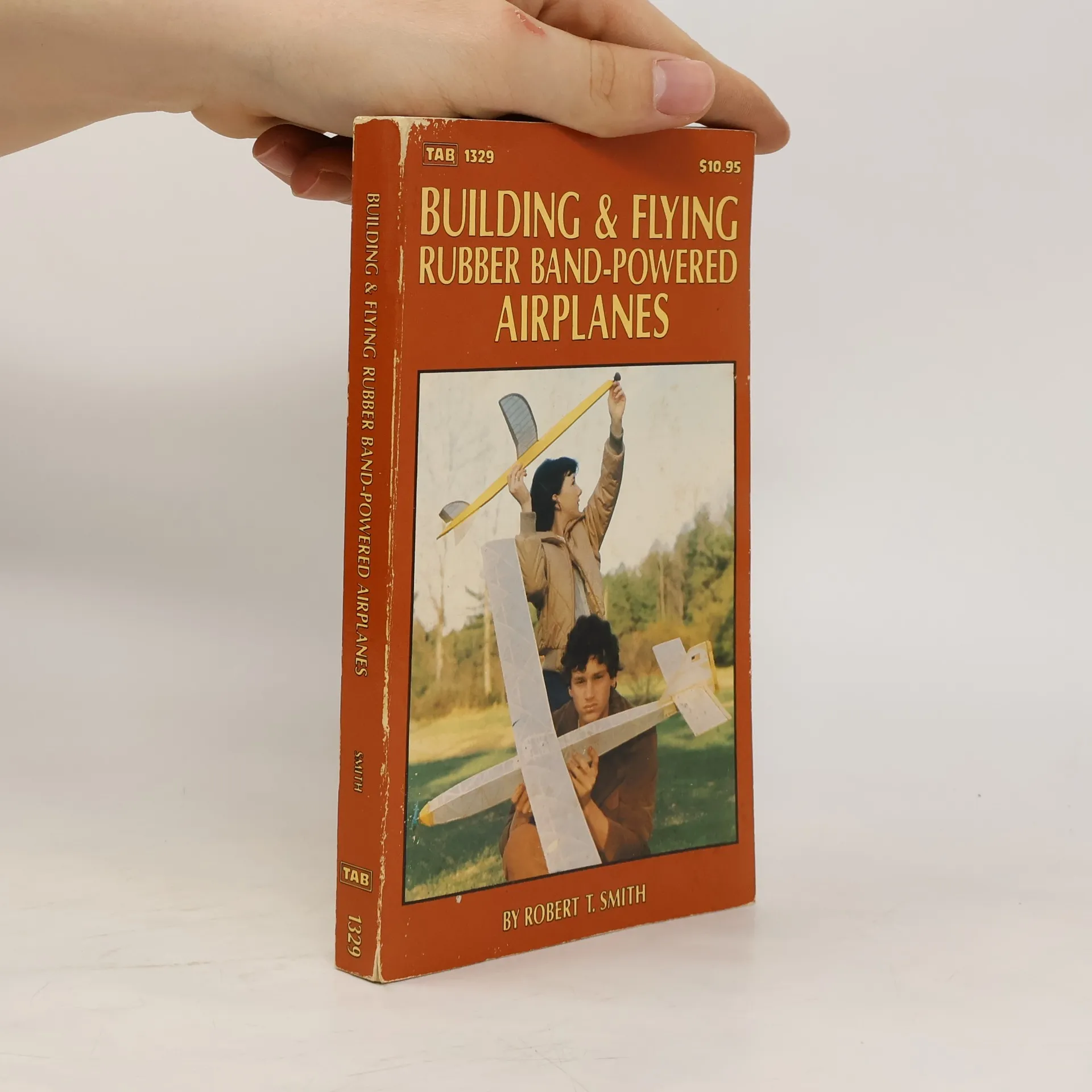 Building and Flying Rubber Band-Powered Airplanes | Book | Paperback | Robert T. Smith | EN