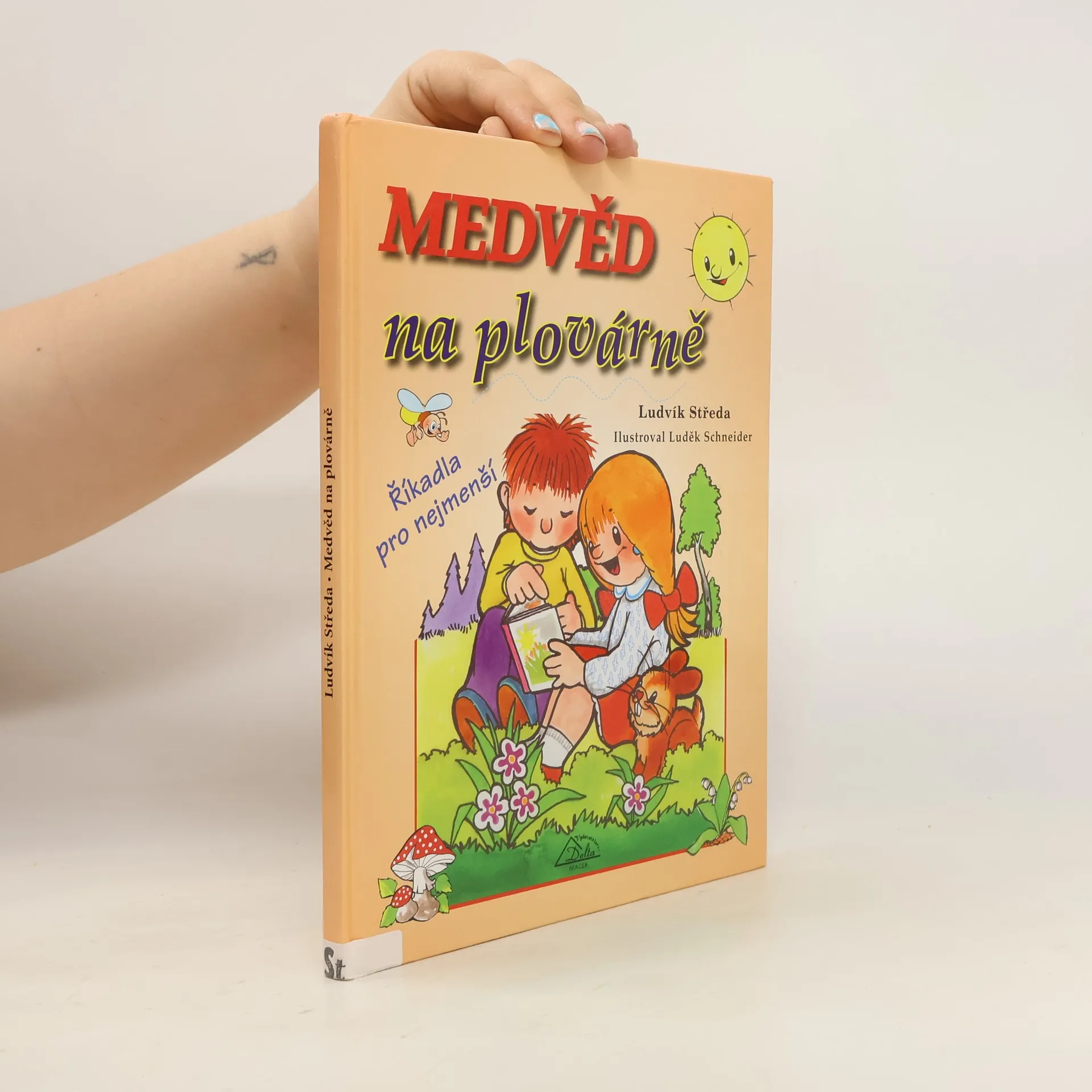 Medvěd na plovárně -- Říkadla pro nejmenší | Book | Ludvík Středa | CS