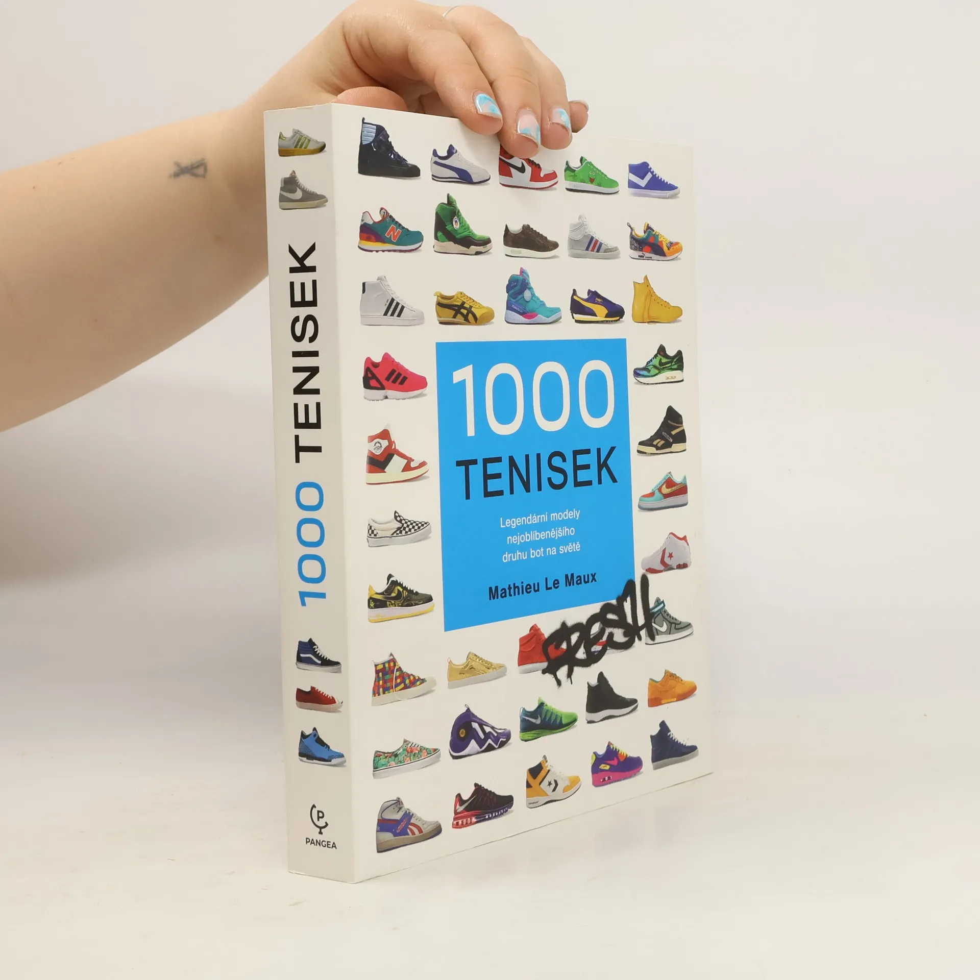 1000 tenisek : legendární modely nejoblíbenějšího druhu bot na světě | Kniha | mäkká | Mathieu Le Maux | CS