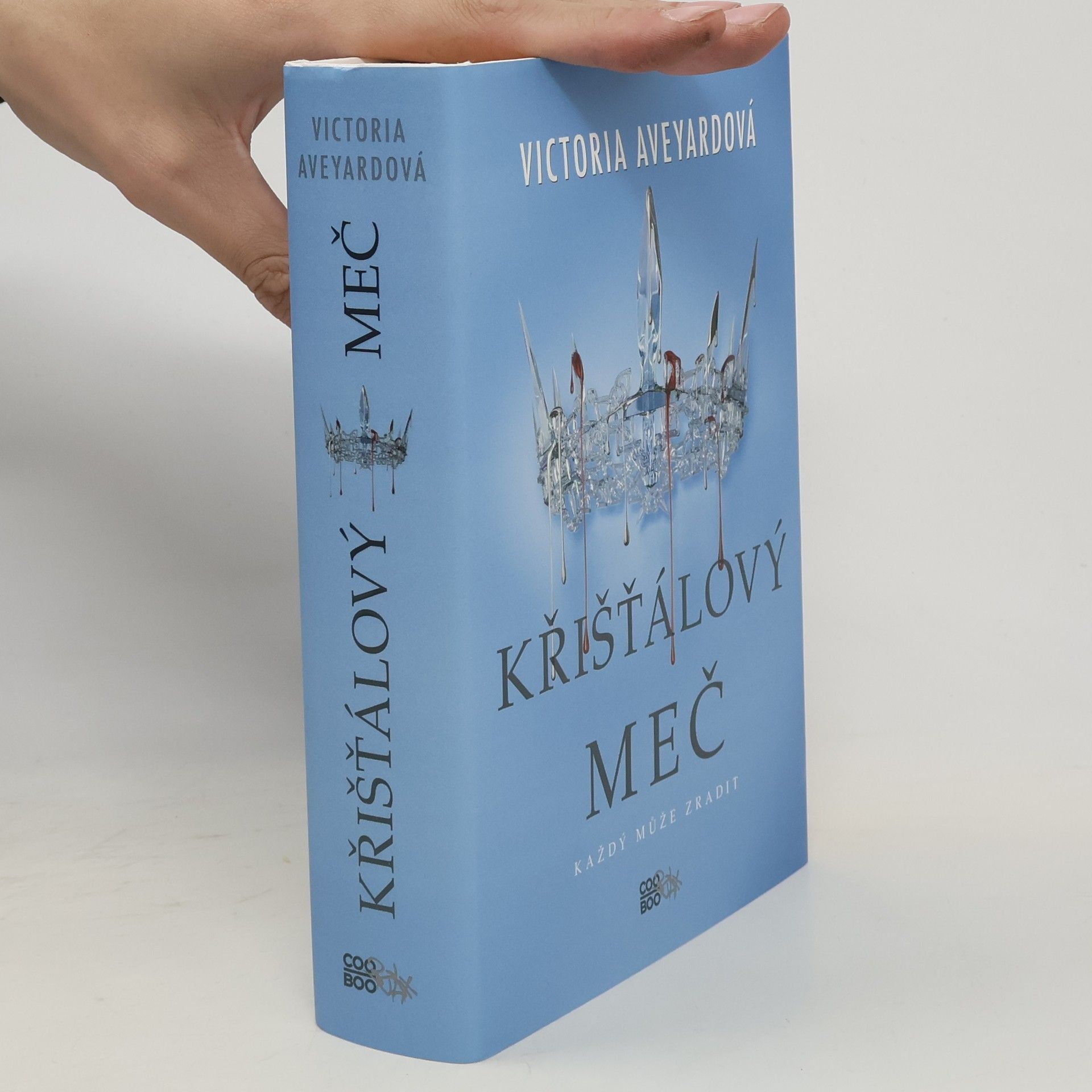 Victoria Aveyard Křišťálový meč