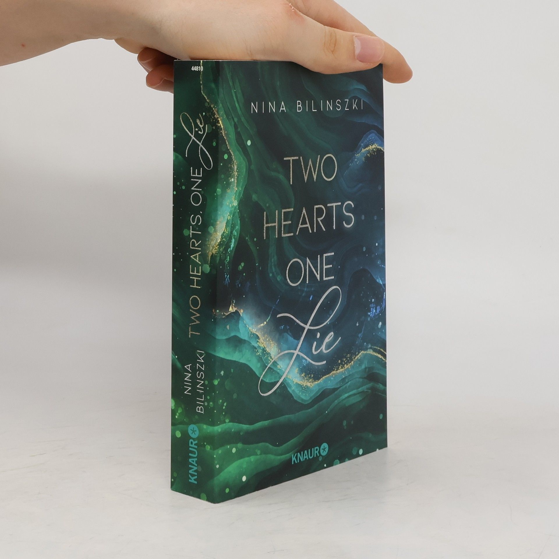 Nina Bilinszki Two Hearts, One Lie. Roman