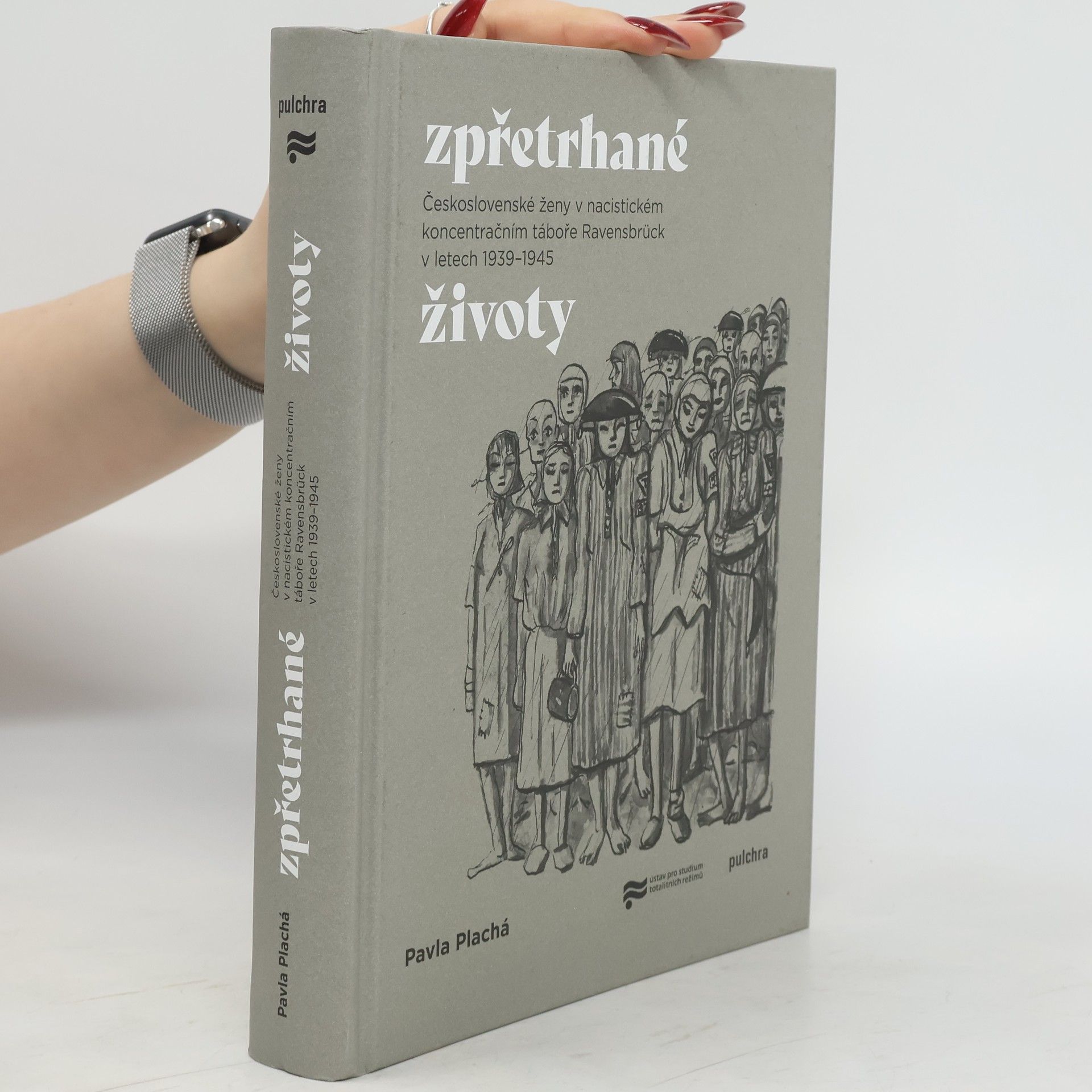Pavla Plachá Zpřetrhané životy : československé ženy v nacistickém koncentračním táboře Ravensbrück v letech 1939-1945
