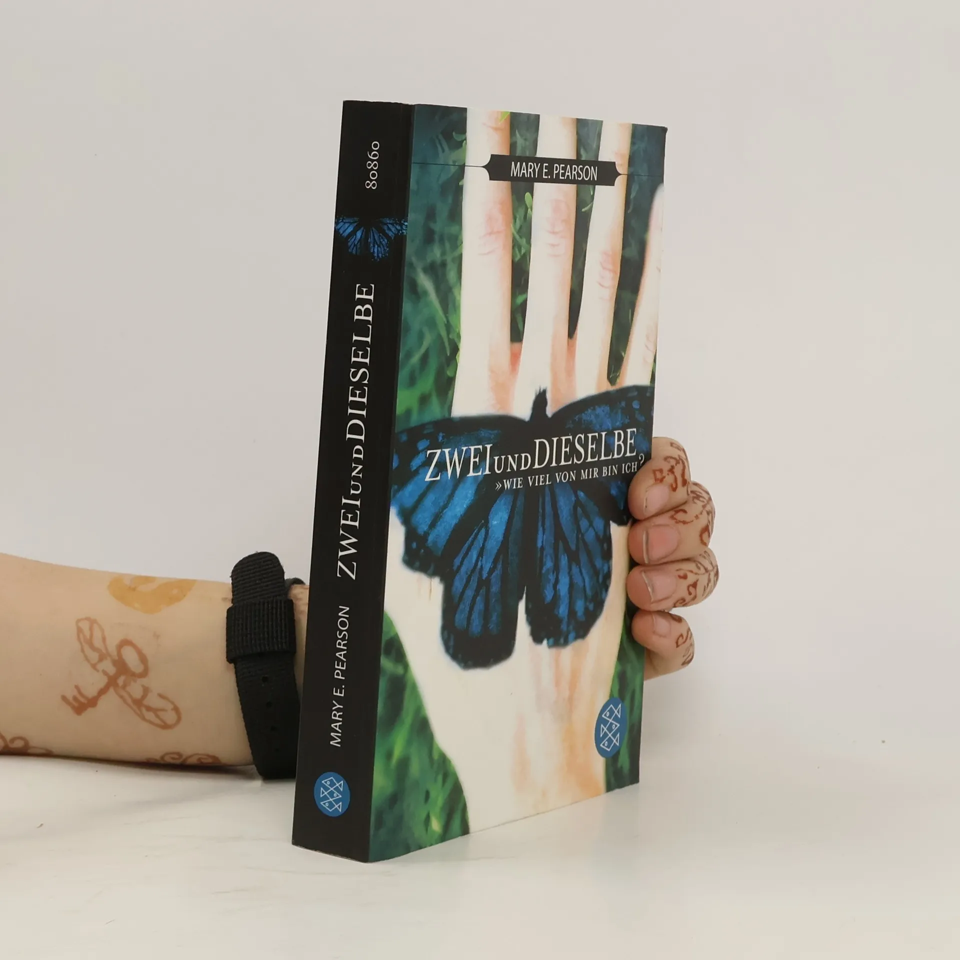 ZweiundDieselbe | Book | Mary E. Pearson | DE