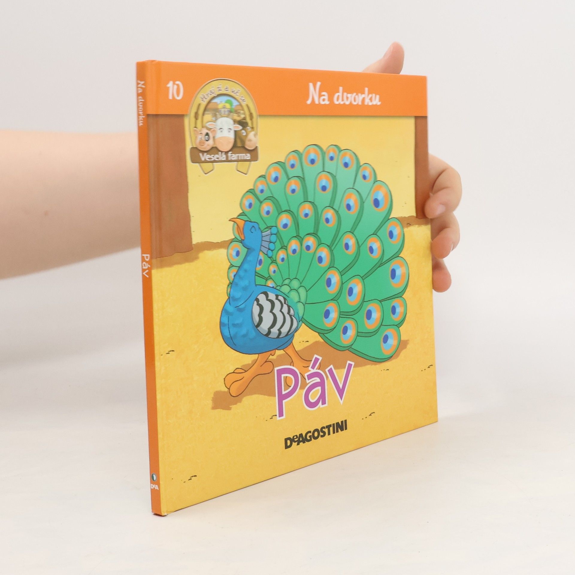 Gilles Laurendon Na dvorku 10. Páv