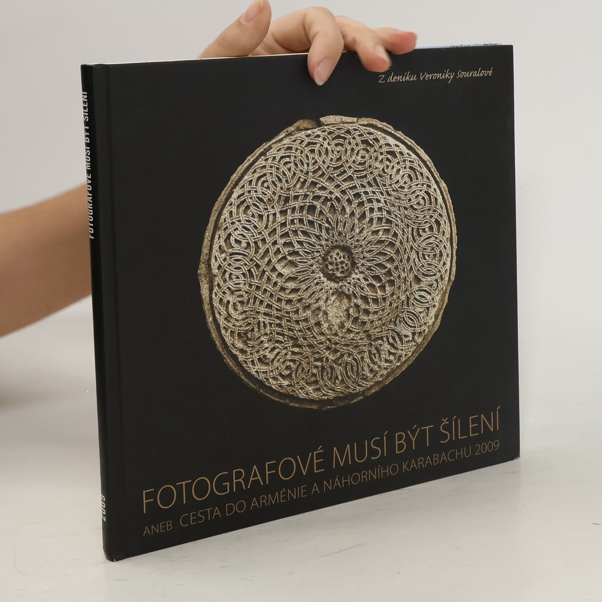 Veronika Souralová Fotografové musí být šílení aneb Cesta do Arménie a Náhorního Karabachu 2009