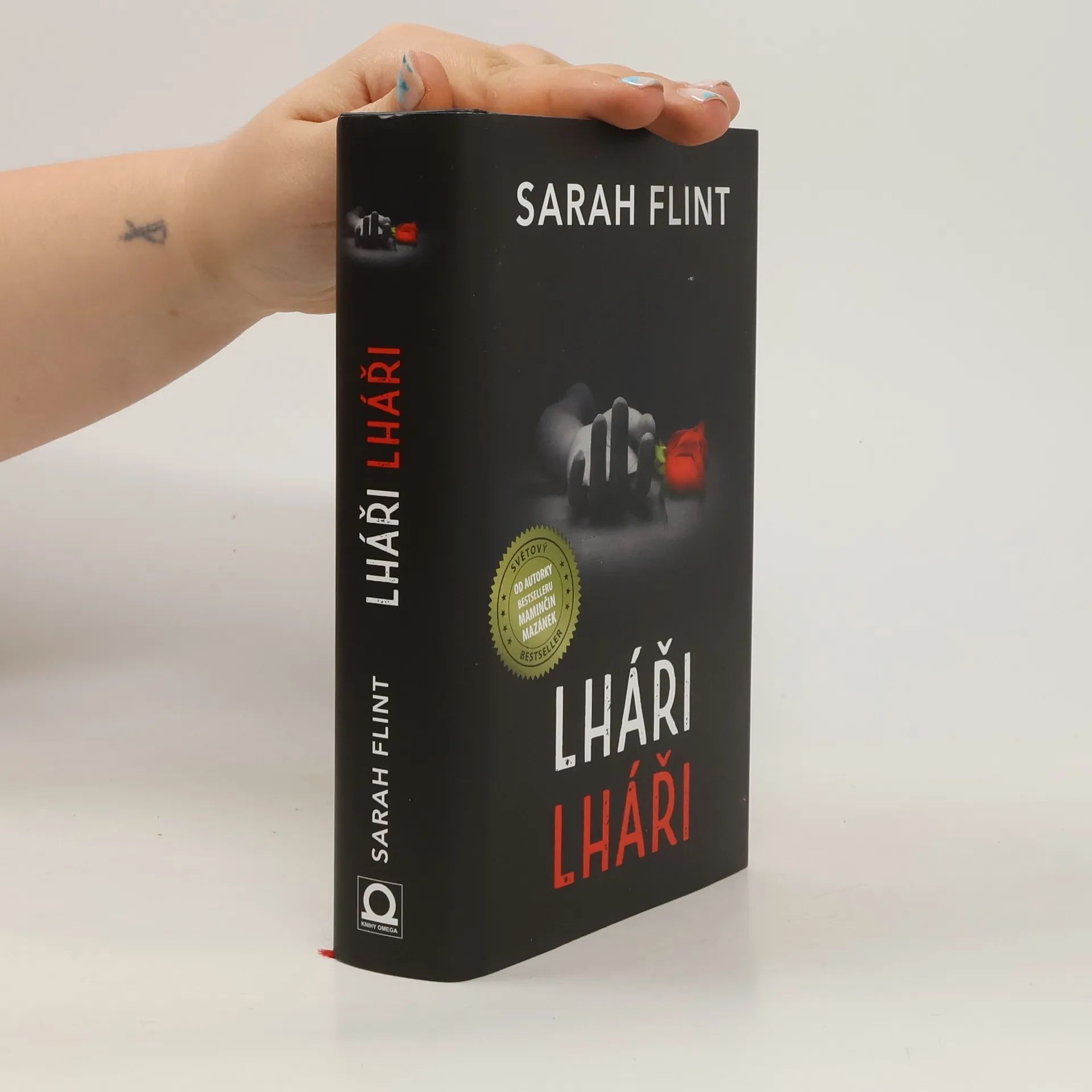 Lháři, lháři | Kniha | Sarah Flint