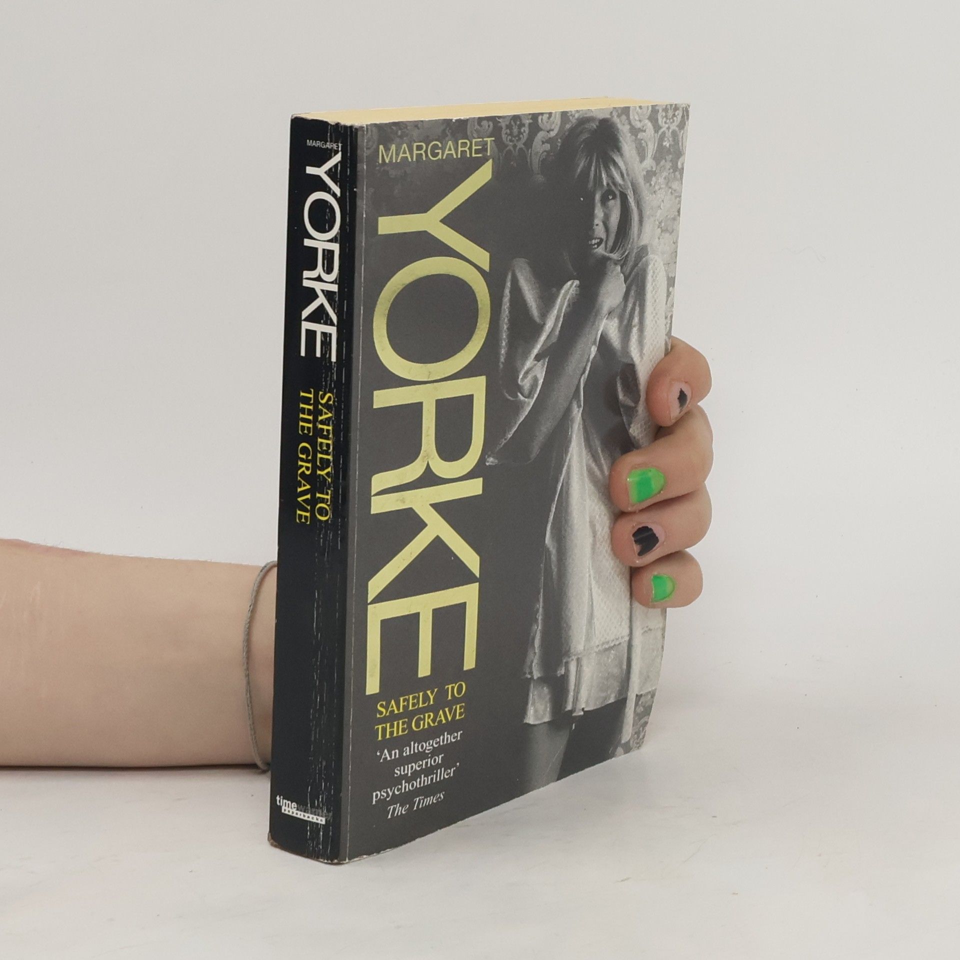 Margaret Yorke Safely to the Grave