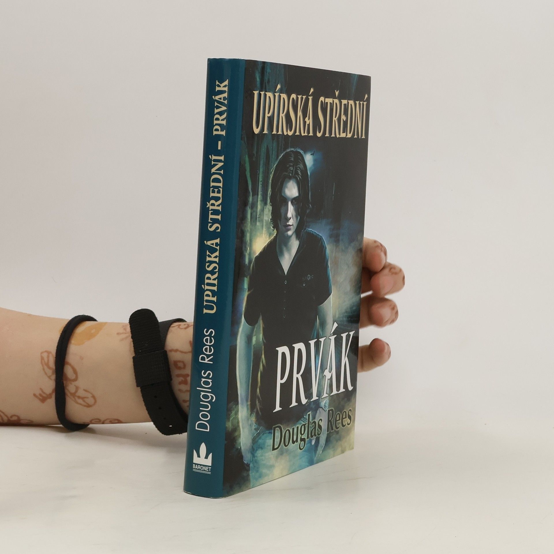 Douglas Rees Upírská střední. I, Prvák