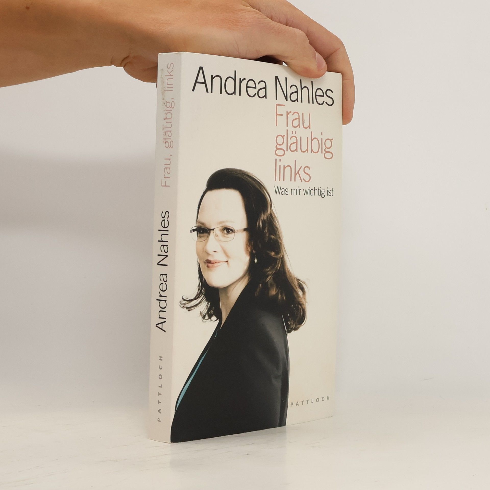 Andrea Nahles Frau, gläubig, links
