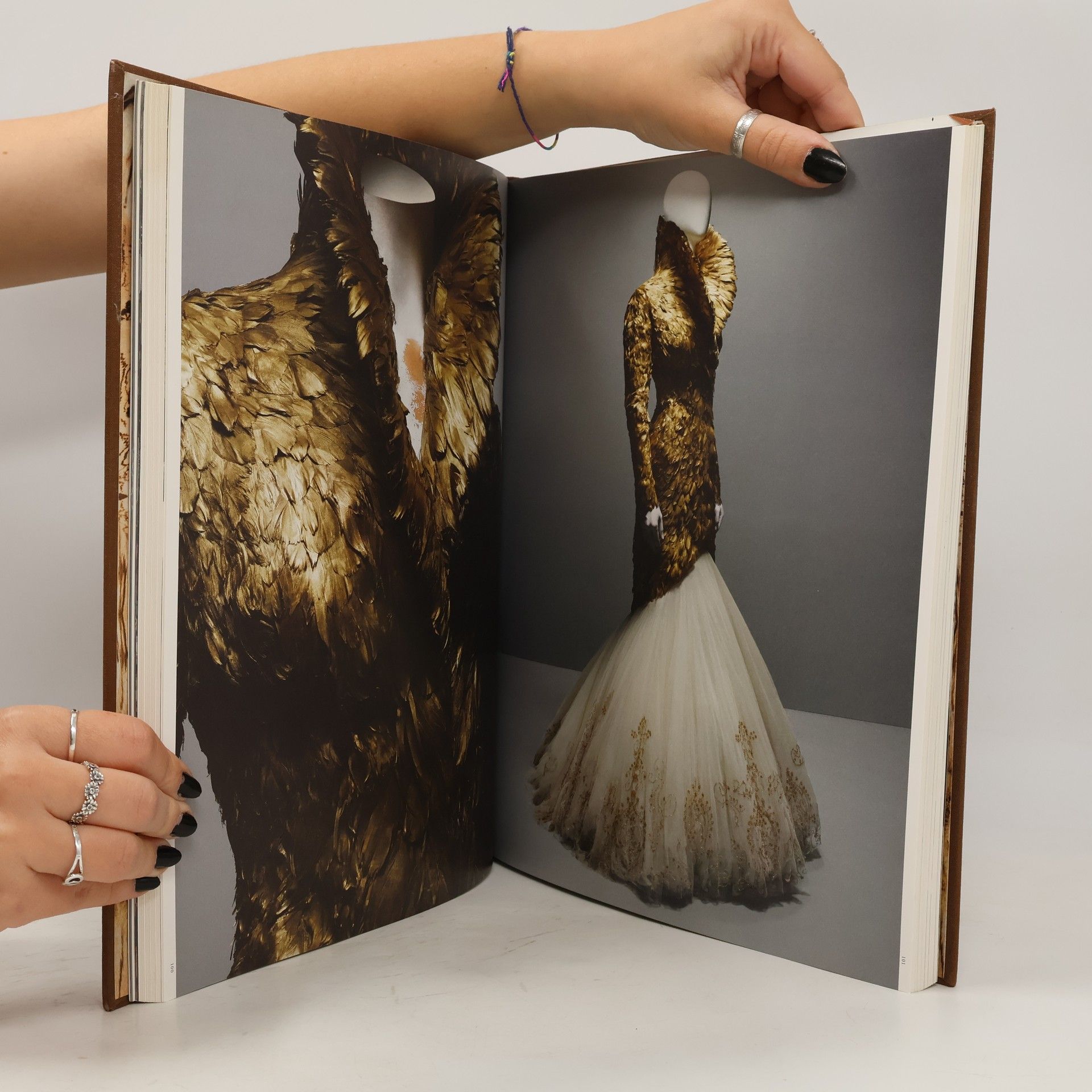 AA.VV. Alexander McQueen. Savage beauty