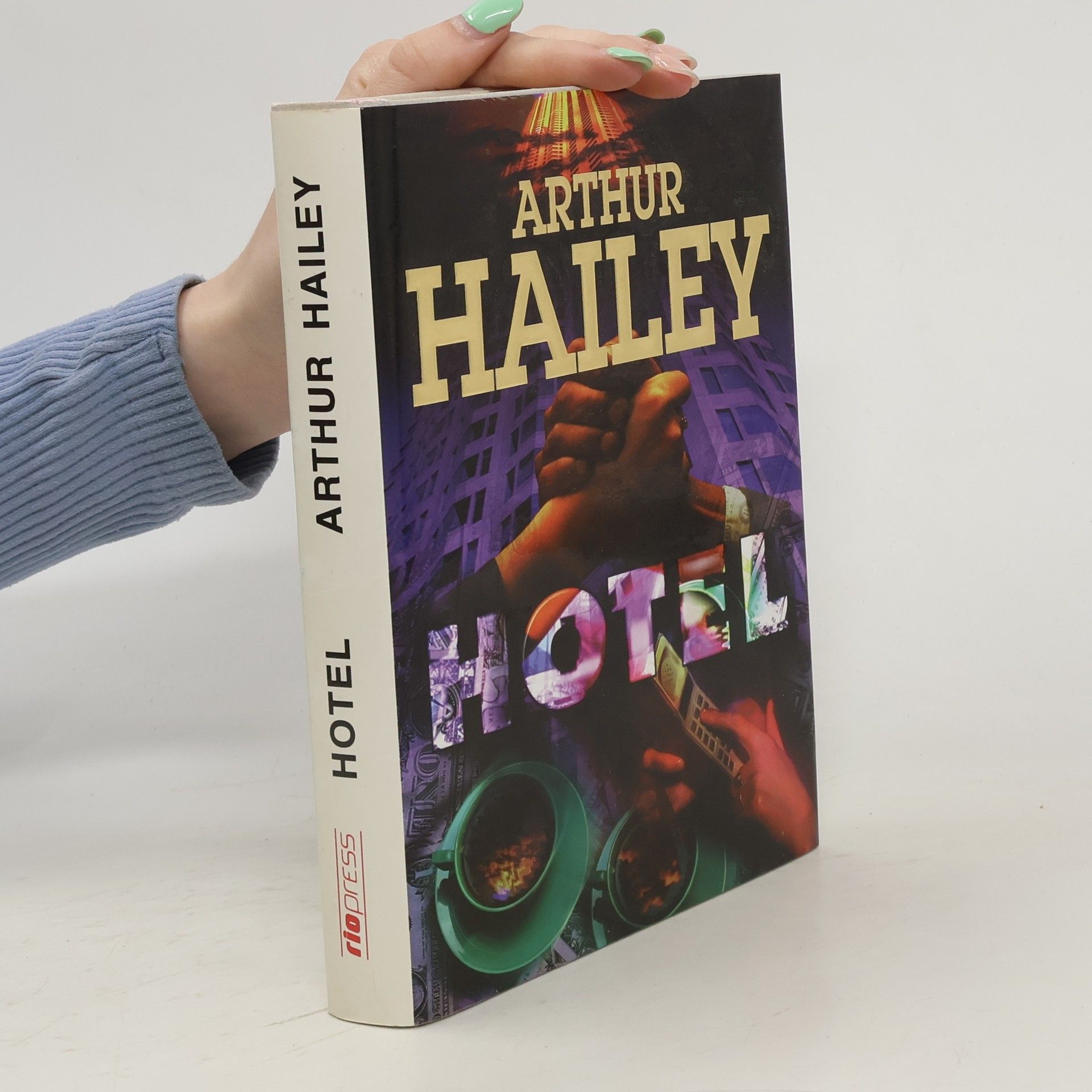 Arthur Hailey Hotel