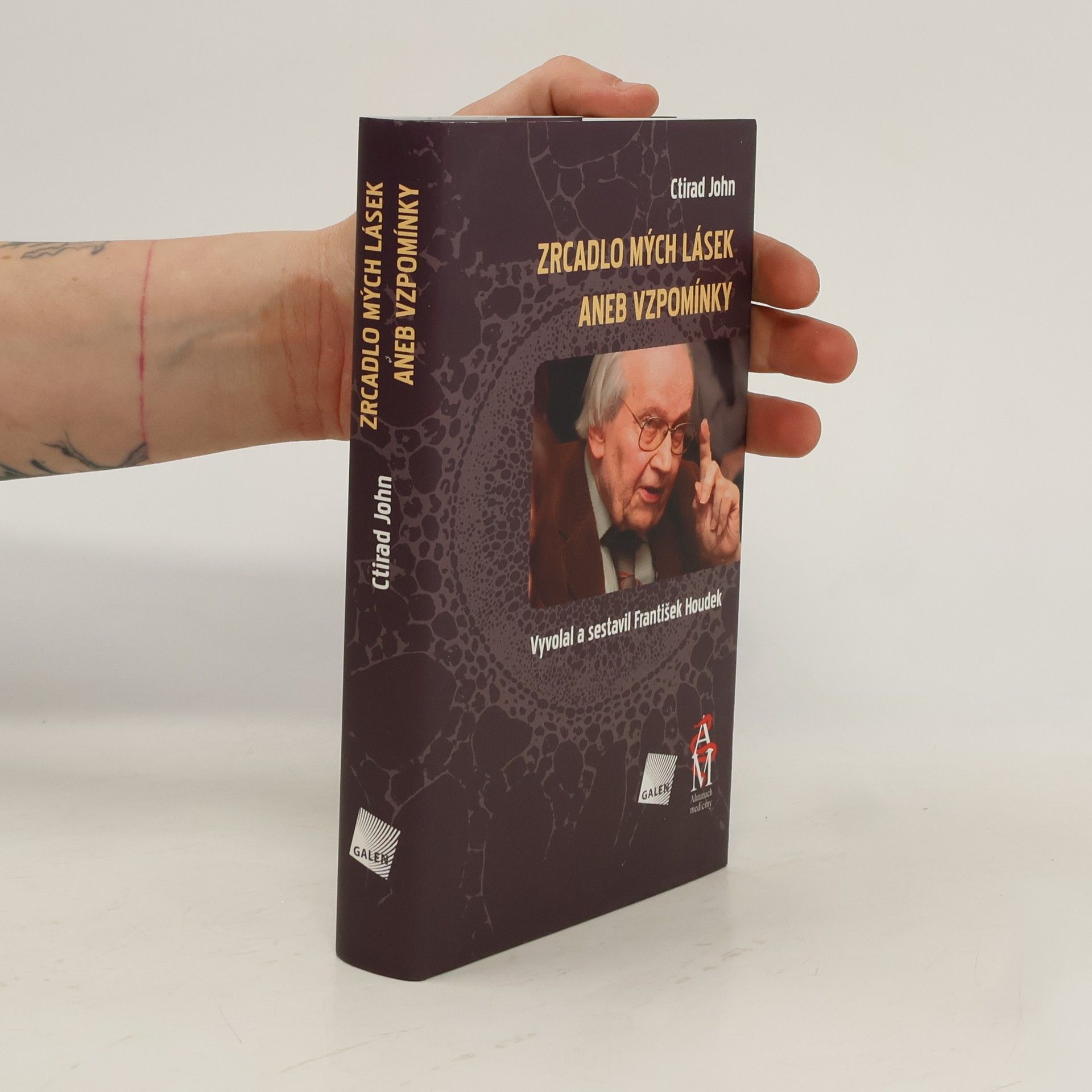 Ctirad John Zrcadlo mých lásek aneb Vzpomínky