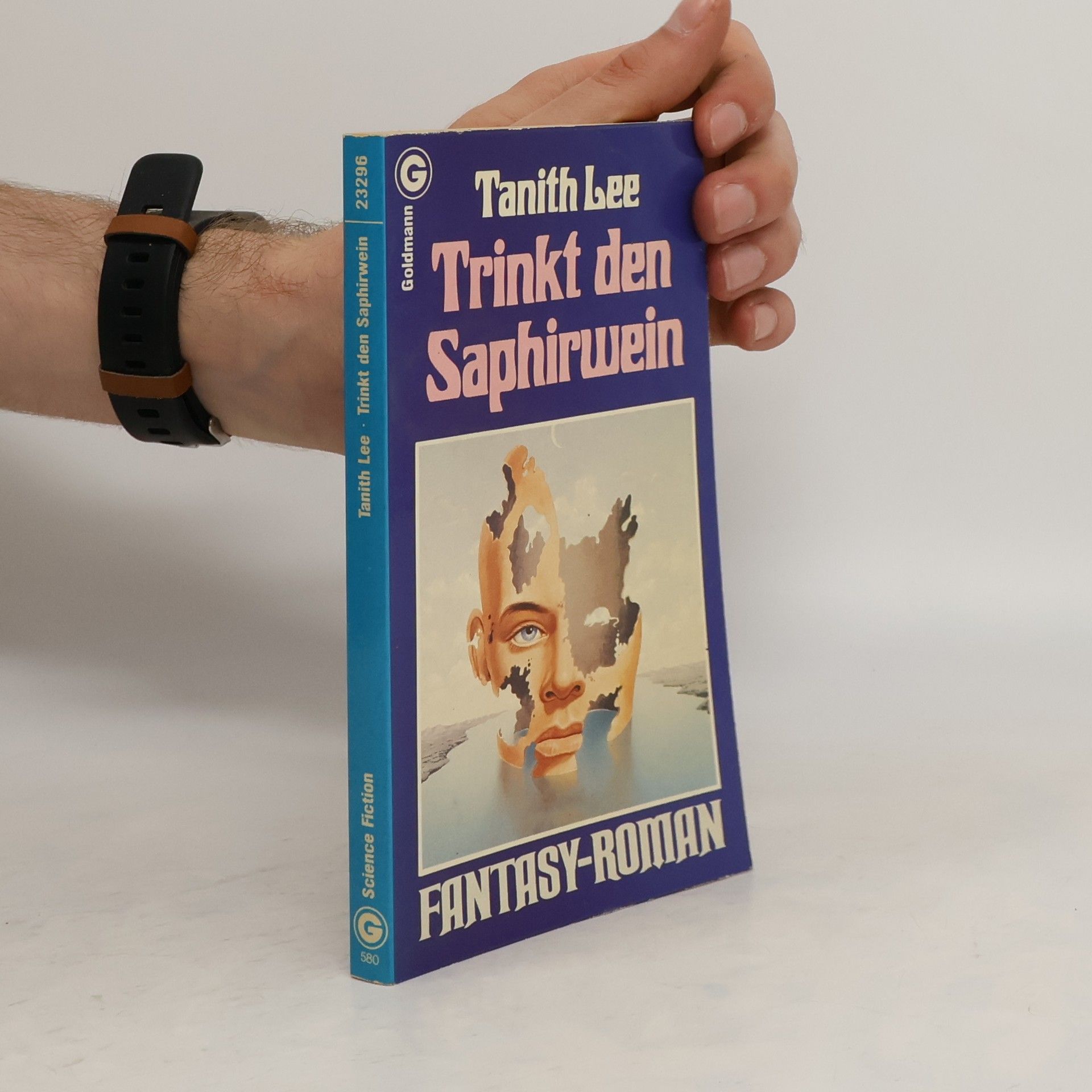 Tanith Lee Trinkt den Saphirwein.