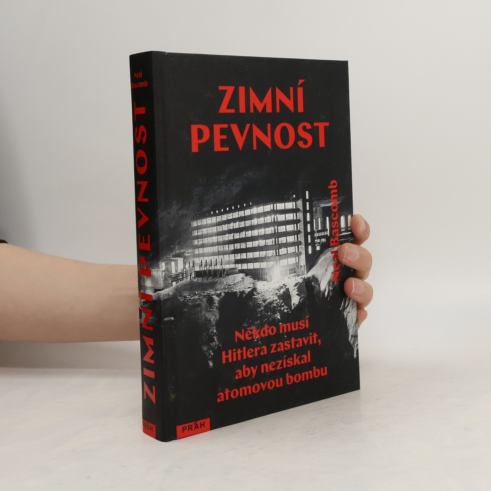 Neal Bascomb Zimní pevnost - Někdo musí Hitlera zastavit, aby nezískal atomovou bombu