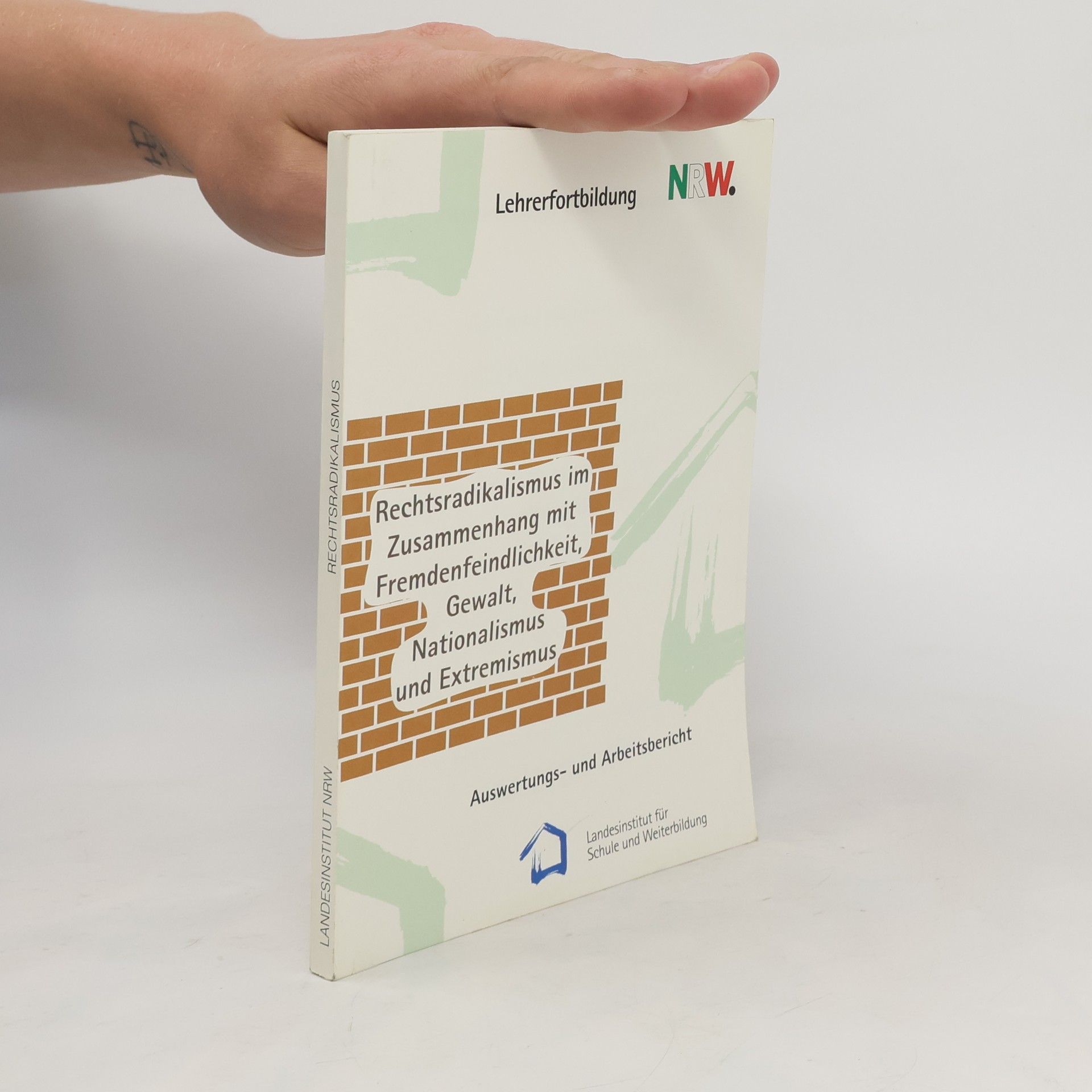 Autorenkollektiv Auswertungs- und Arbeitsbericht: Landesweites Lehrerfortbildungsprojekt "Rechtsradikalismus in Zusammenhang mit Fremdenfeindlichkeit, Gewalt, Nationalismus und Extremismus"