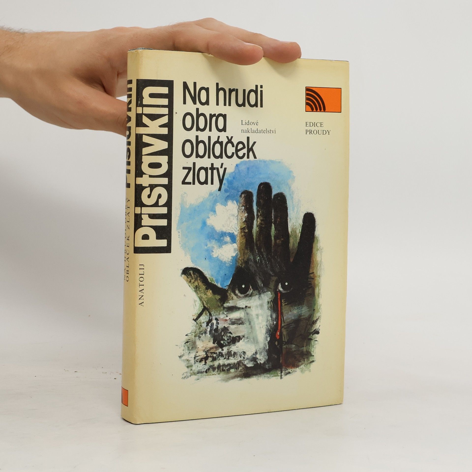 Anatolij Ignat jevič Pristavkin Na hrudi obra obláček zlatý