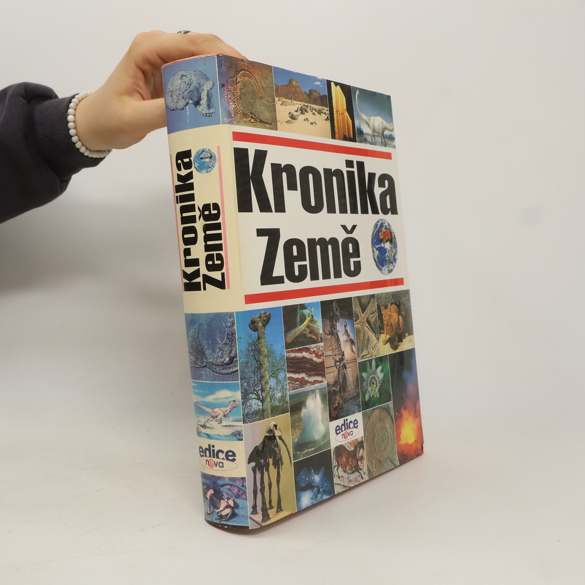 Collective Kronika Země