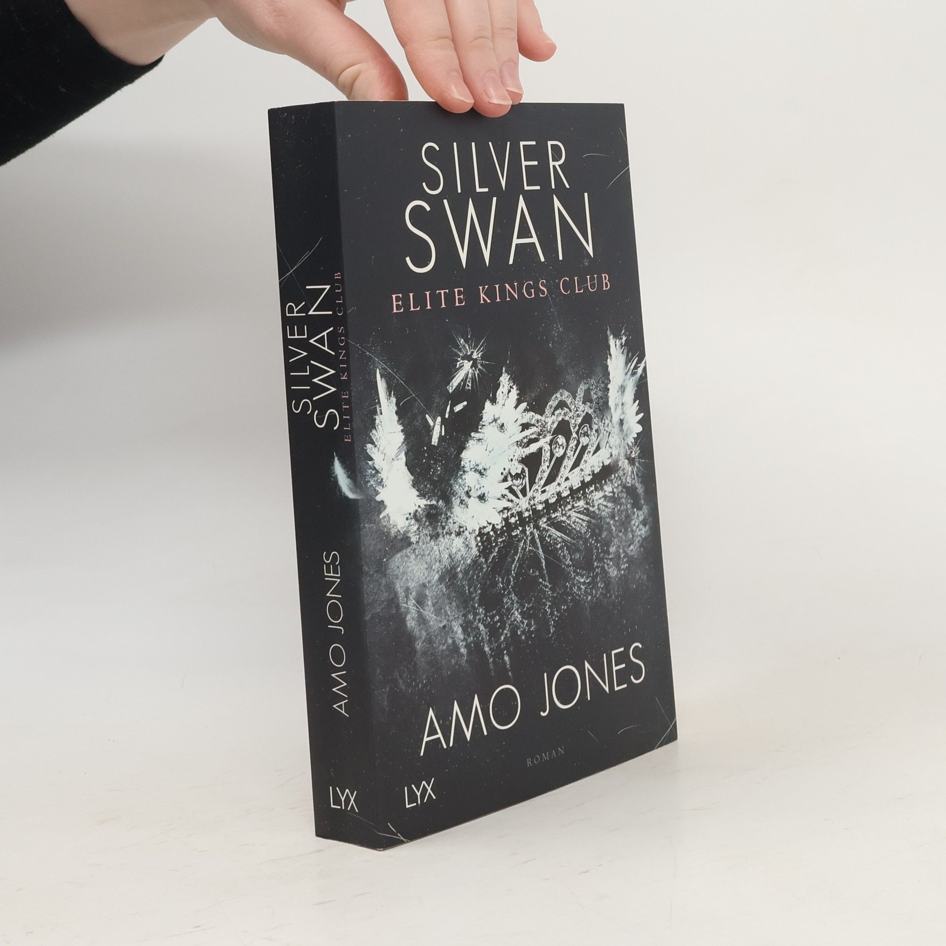 Amo Jones Silver Swan - Elite Kings Club