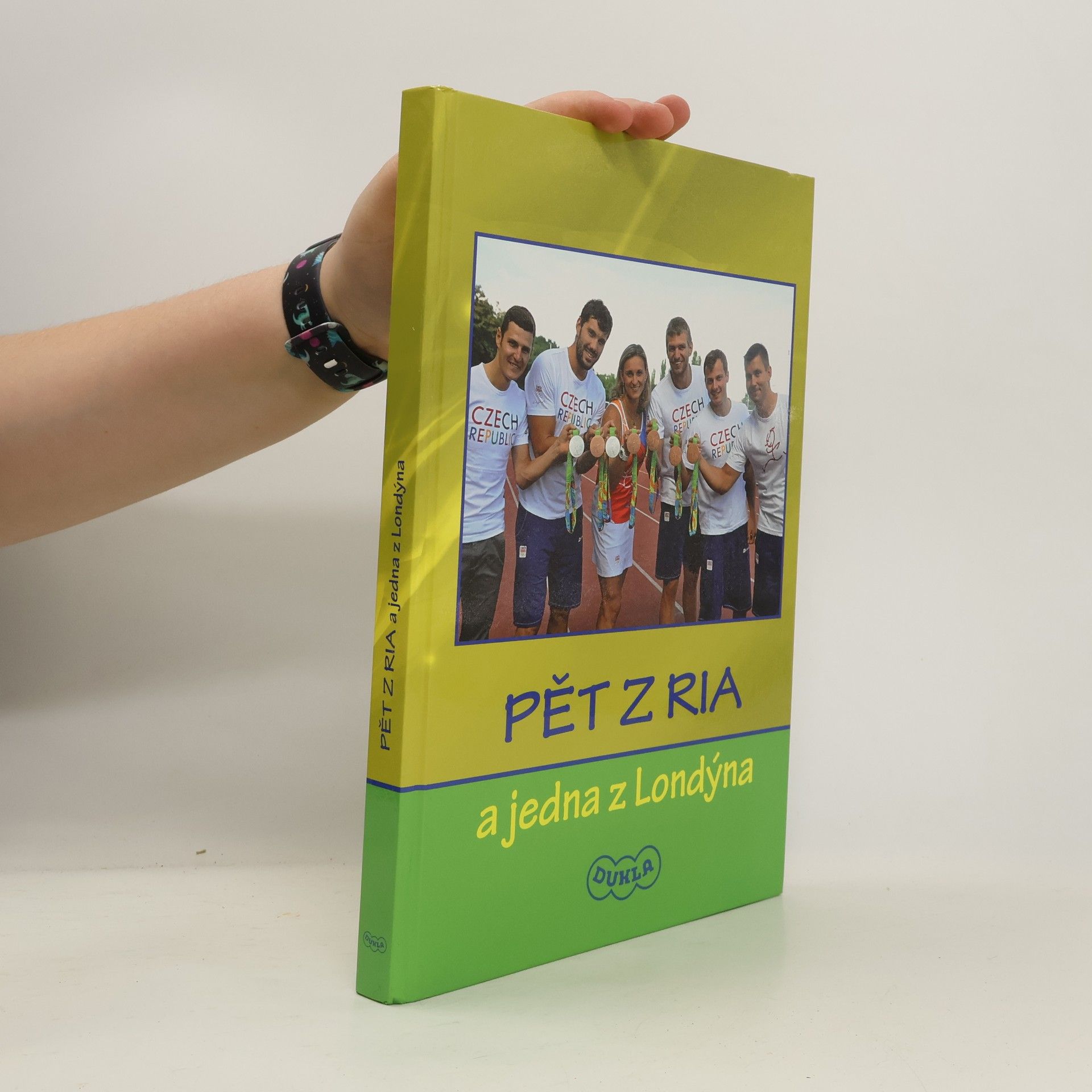 AA.VV. Pět z Ria a jedna z Londýna