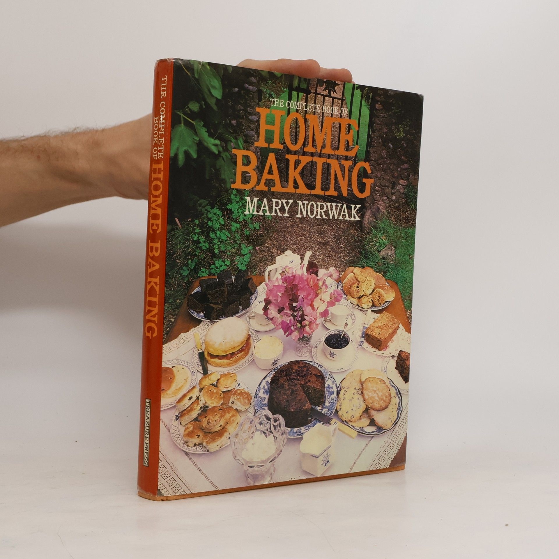 Mary Norwak The complete book of Home baking