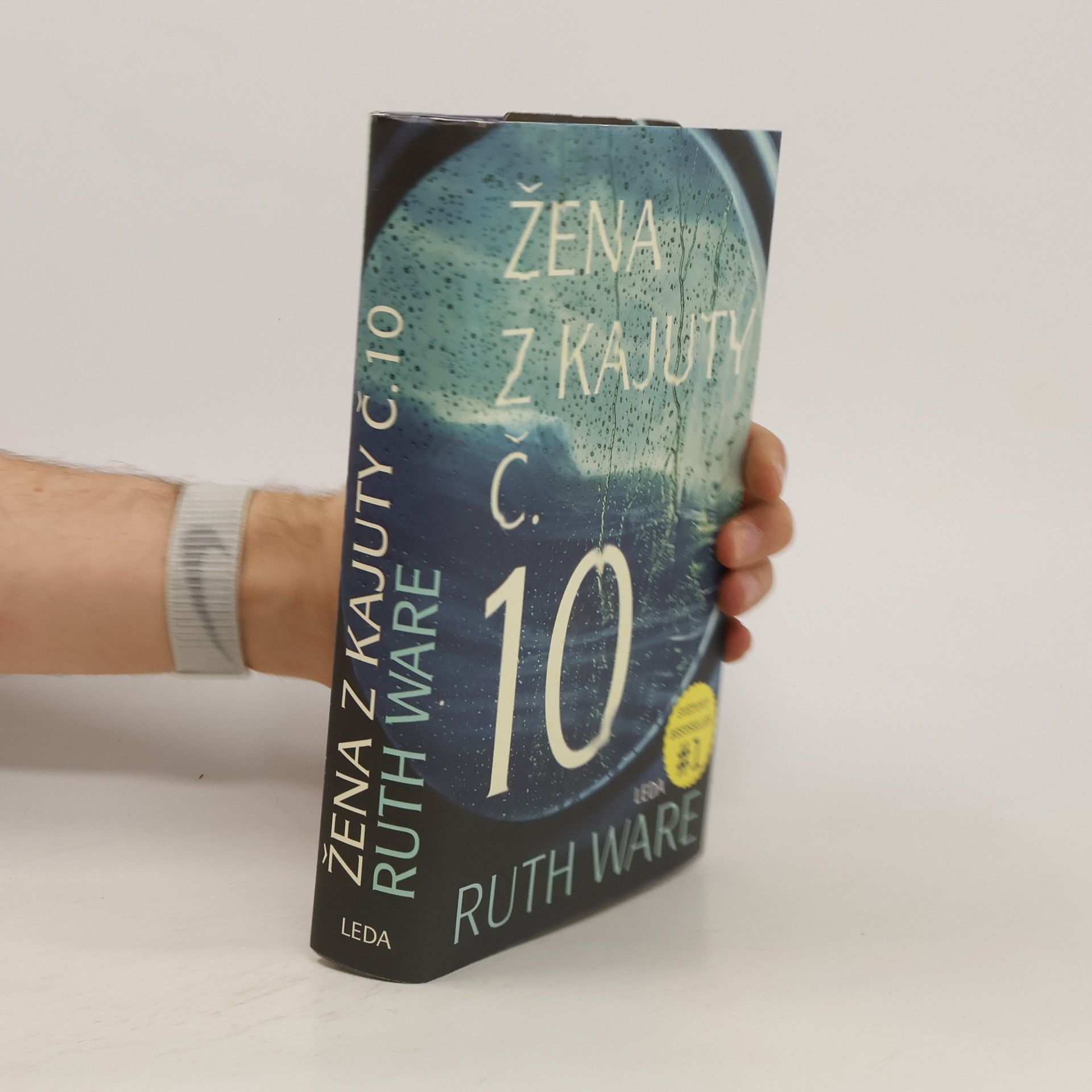 Ruth Ware Žena z kajuty č. 10
