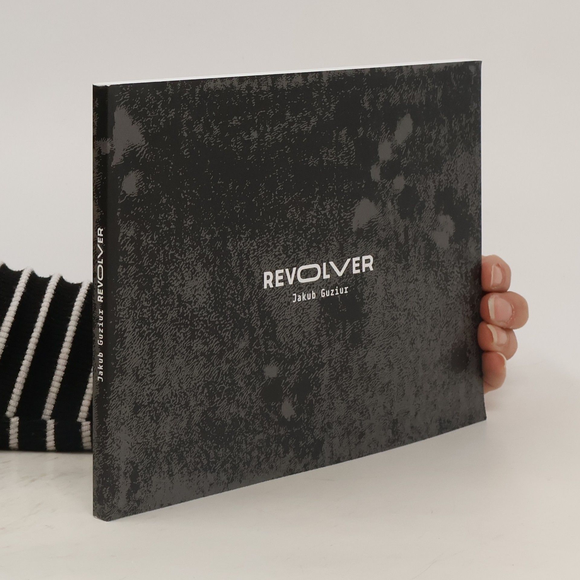 Jakub Guziur Revolver (ut textura poesis)