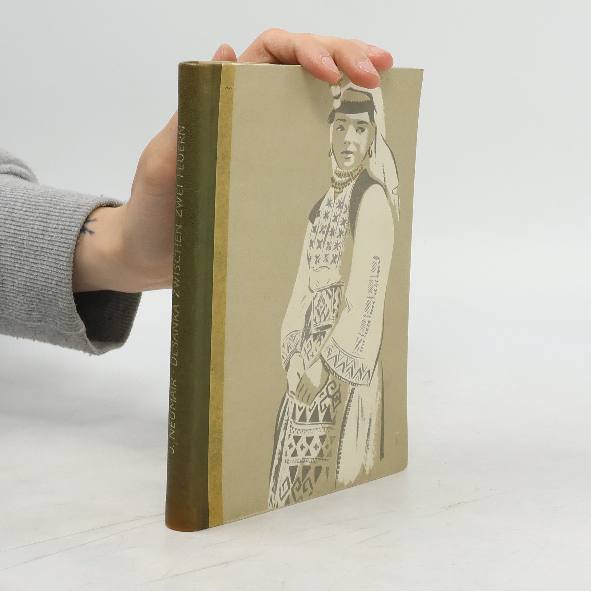 J. Neumair Desanka Zwischen Zwei Feuern