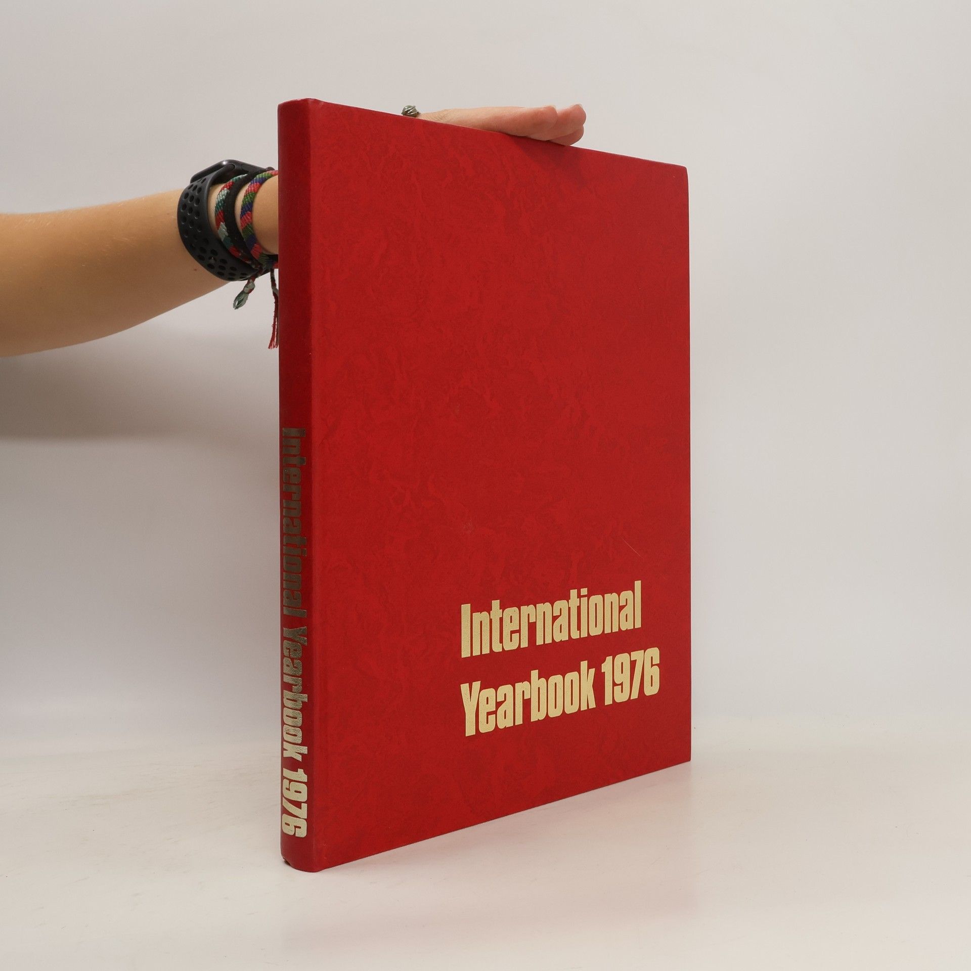 AA.VV. International Yearbook 1976