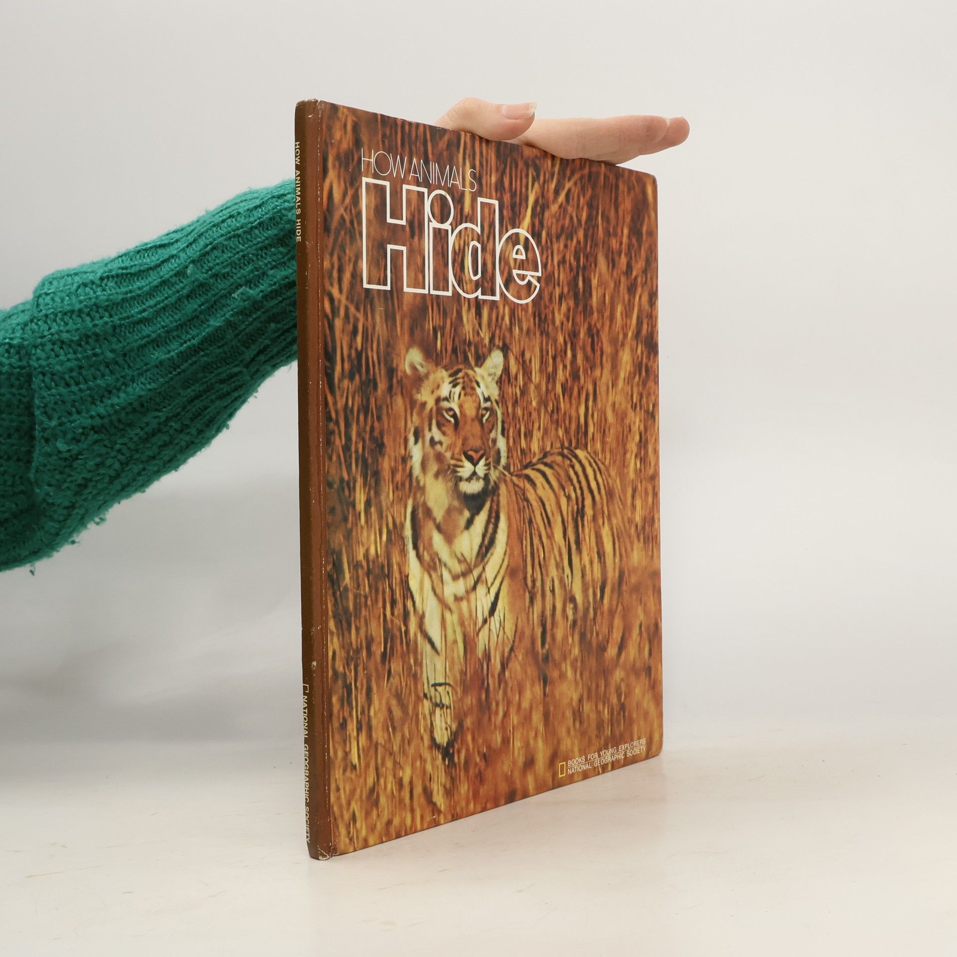 AA.VV. How Animals Hide