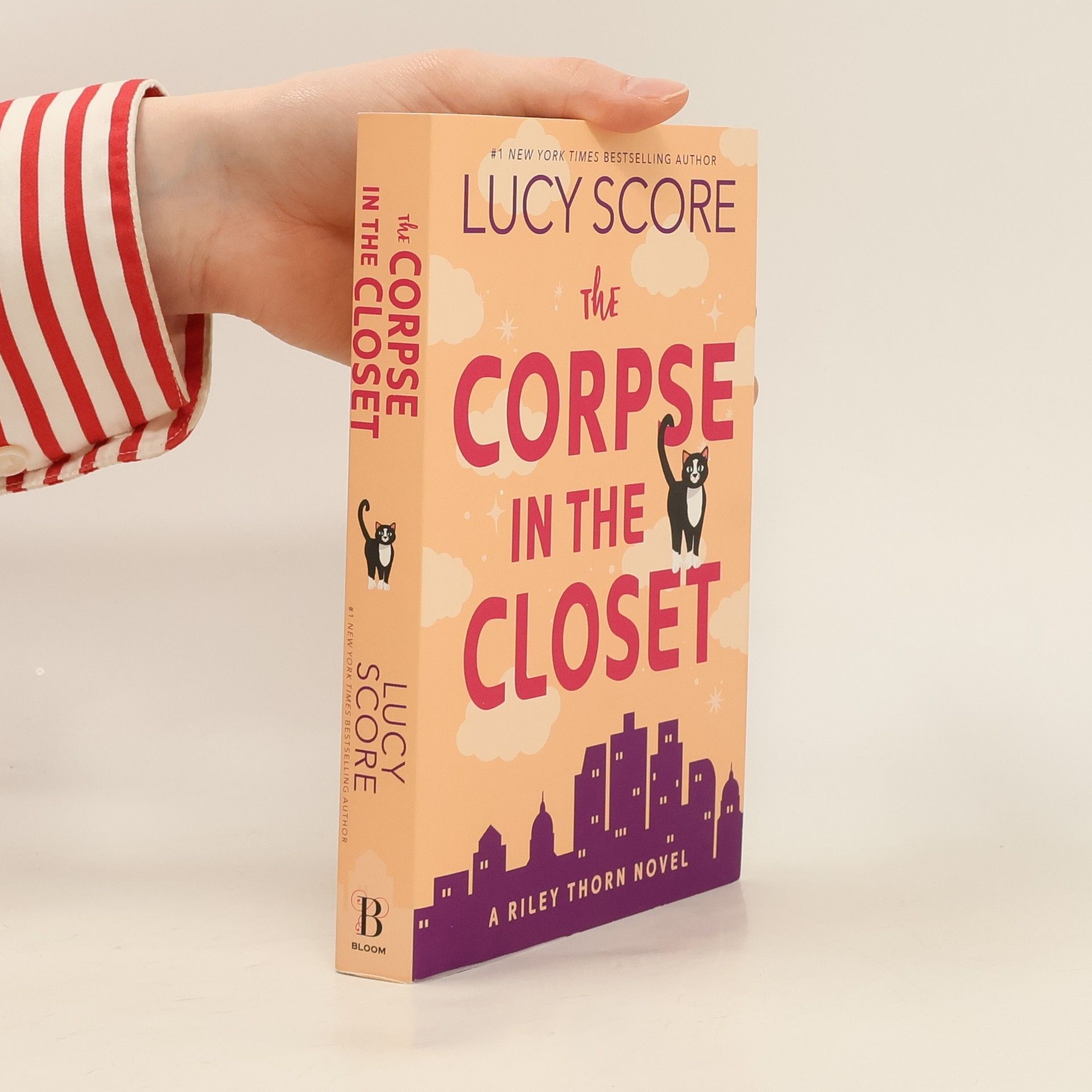 Lucy Score Corpse in the Closet