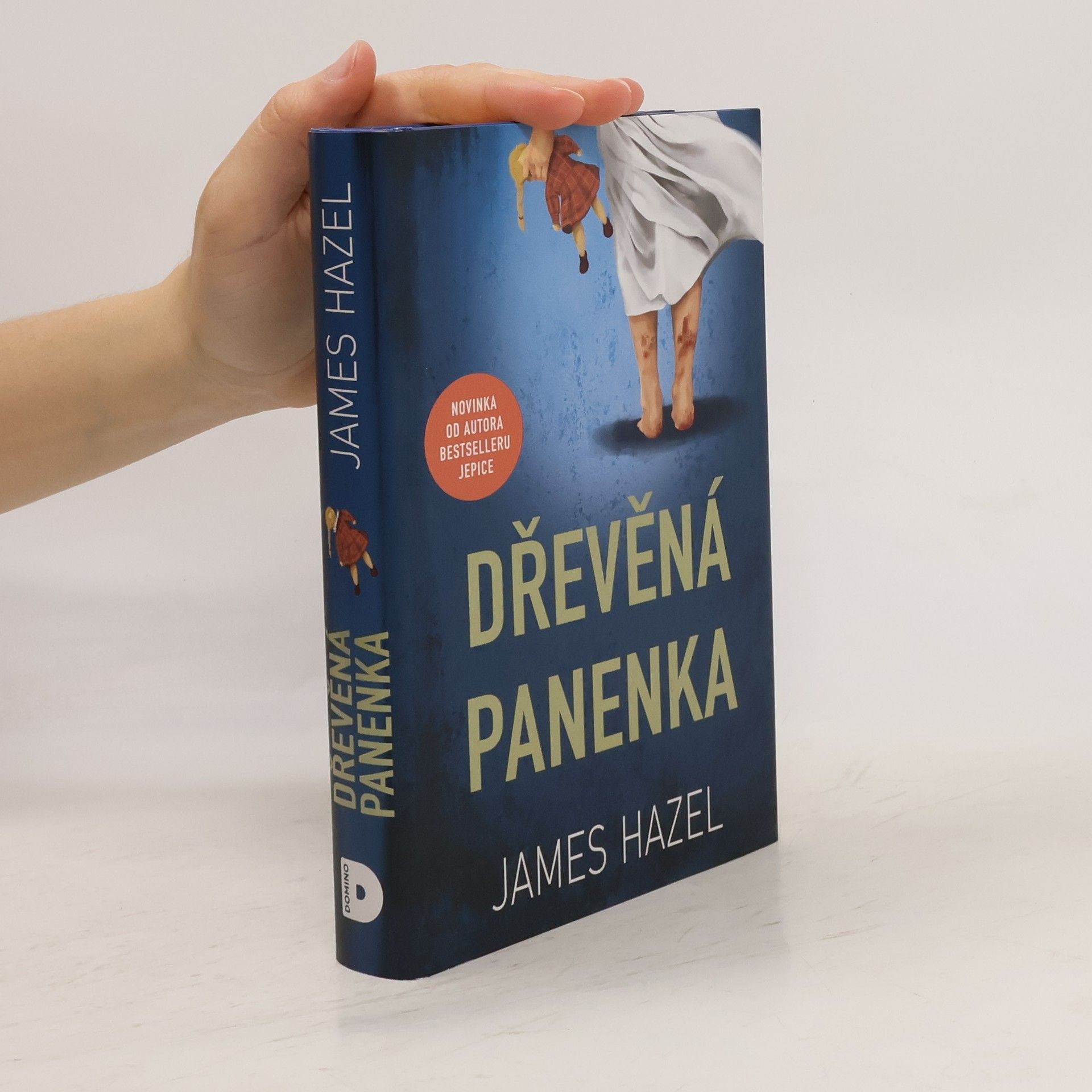 James Hazel Dřevěná panenka