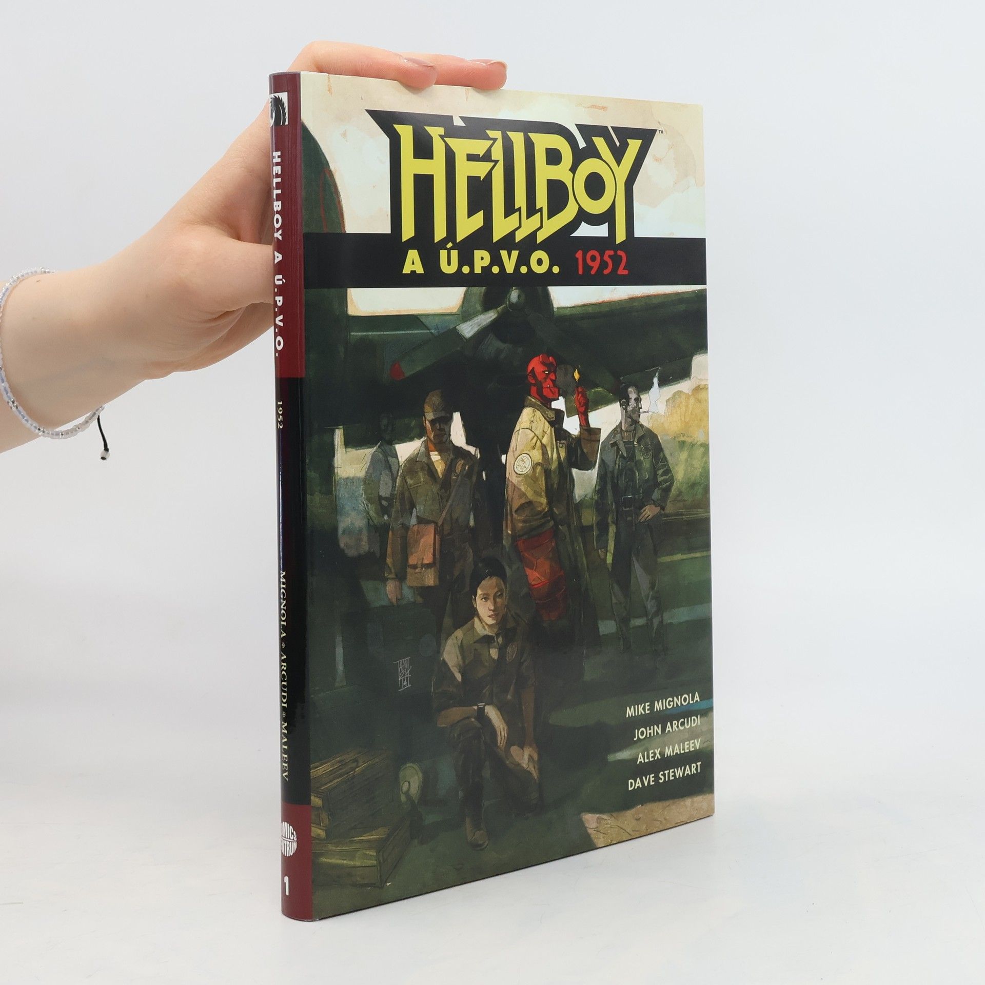 Alex Maleev Hellboy a Ú.P.V.O.. 1952