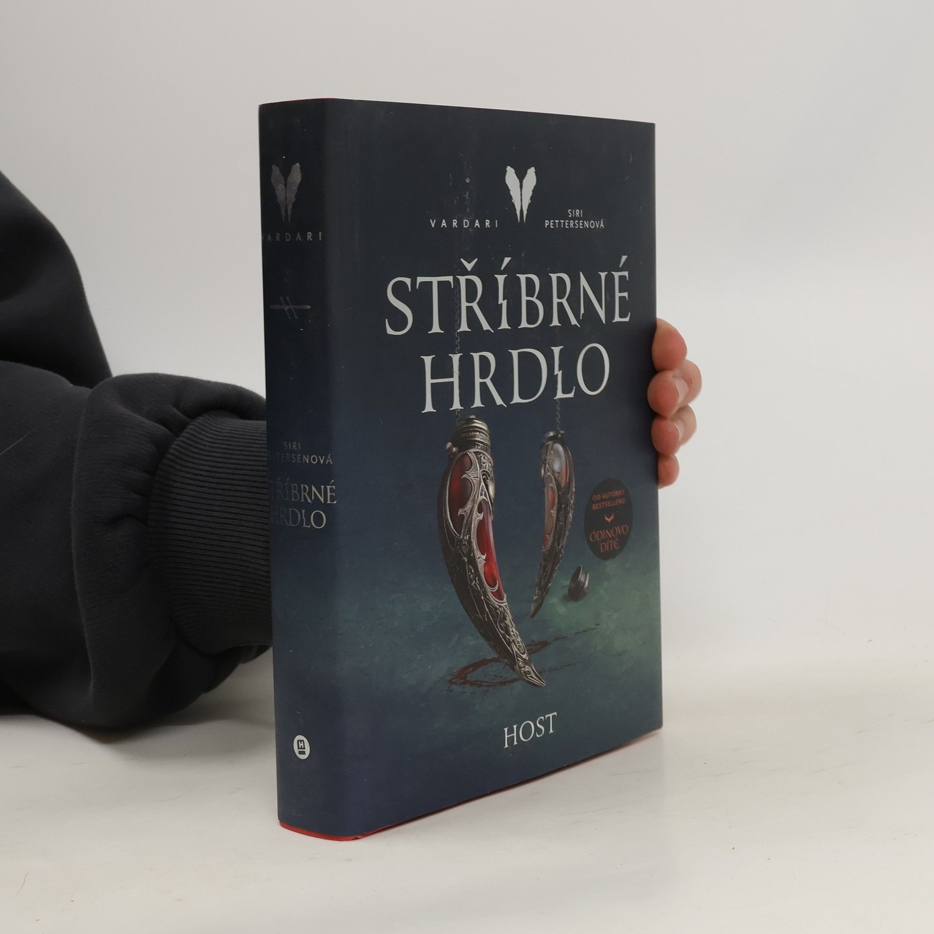 Siri Pettersen Vardari. Stříbrné hrdlo