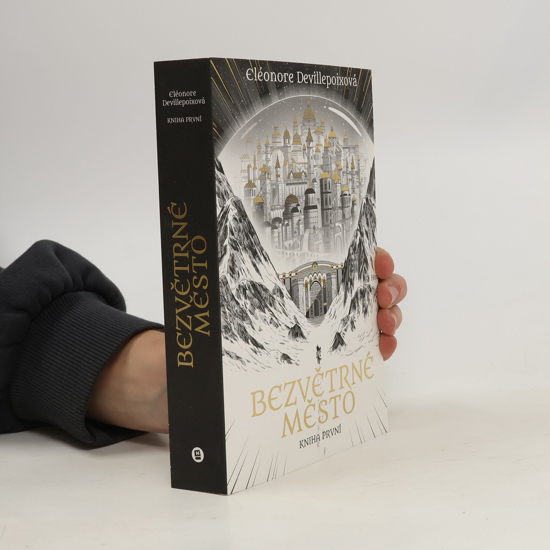 Bezvětrné město (kniha první)