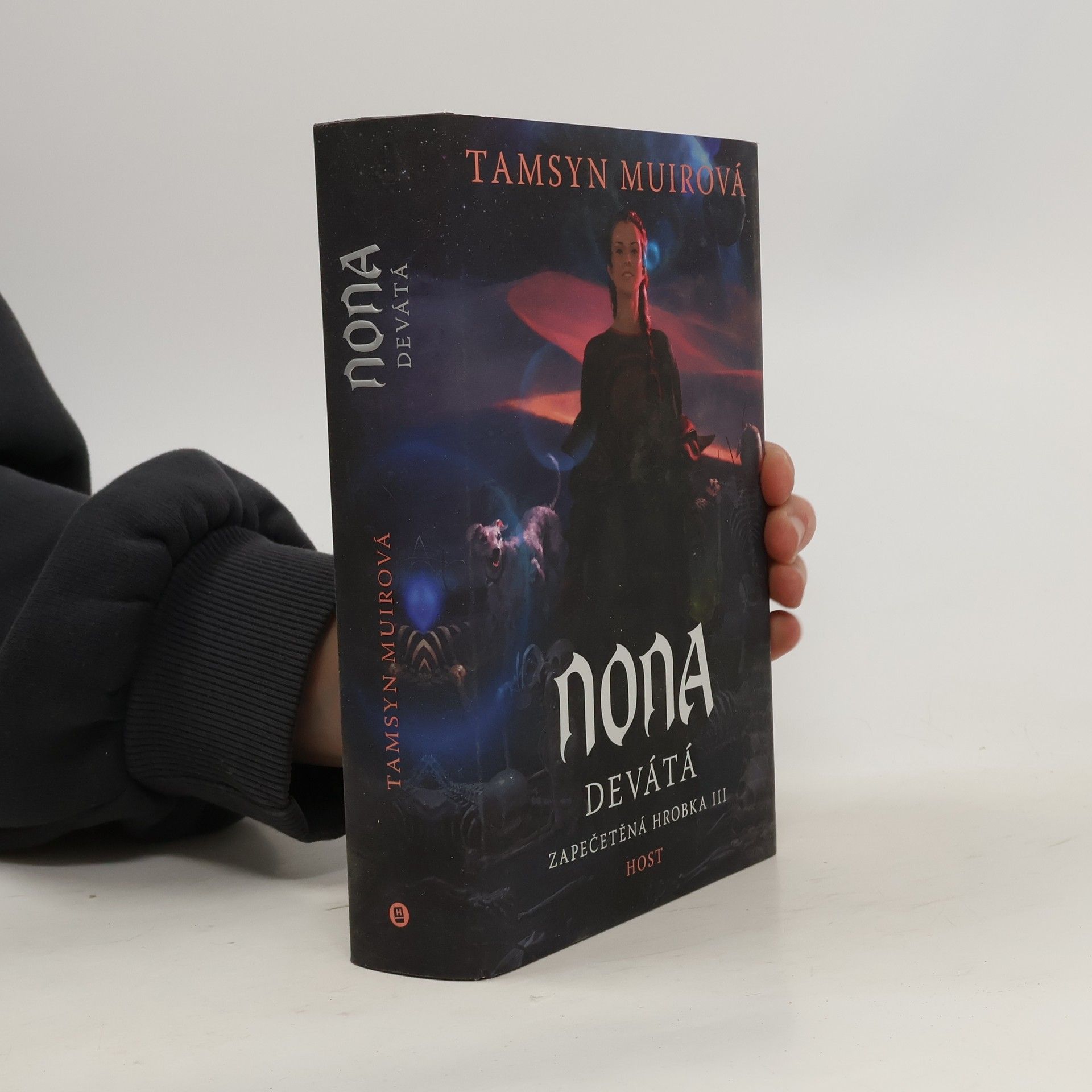 Tamsyn Muir Zapečetěná hrobka III. Nona Devátá