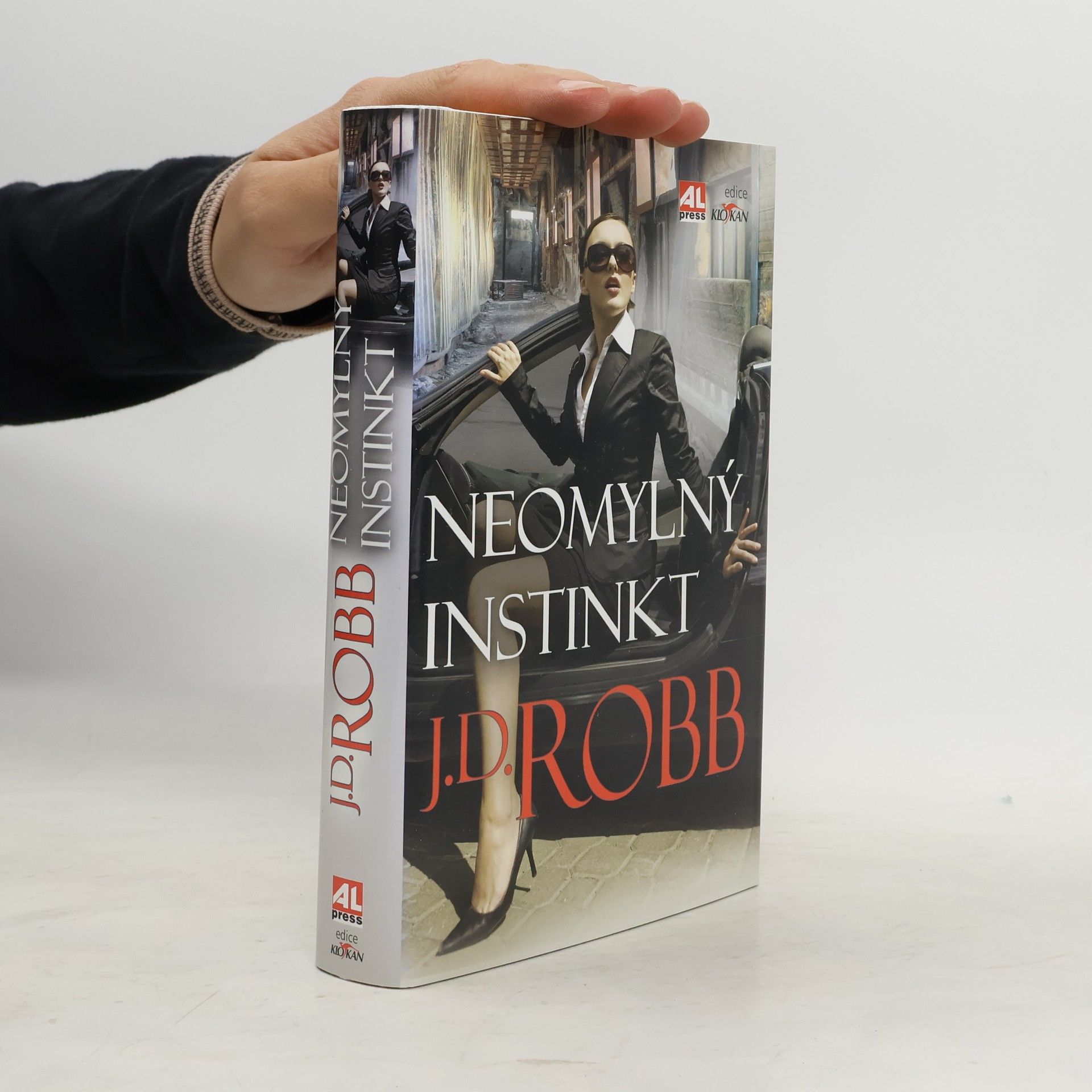 Nora Roberts Neomylný instinkt