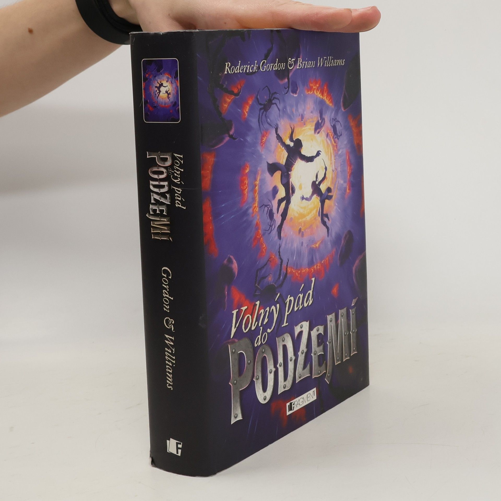 Roderick Gordon Volný pád do Podzemí