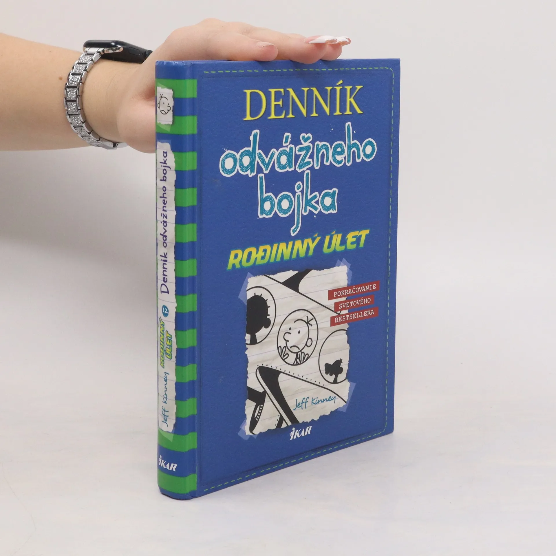 Denník odvážneho bojka 12. Rodinný úlet | Kniha | pevná | Jeff Kinney