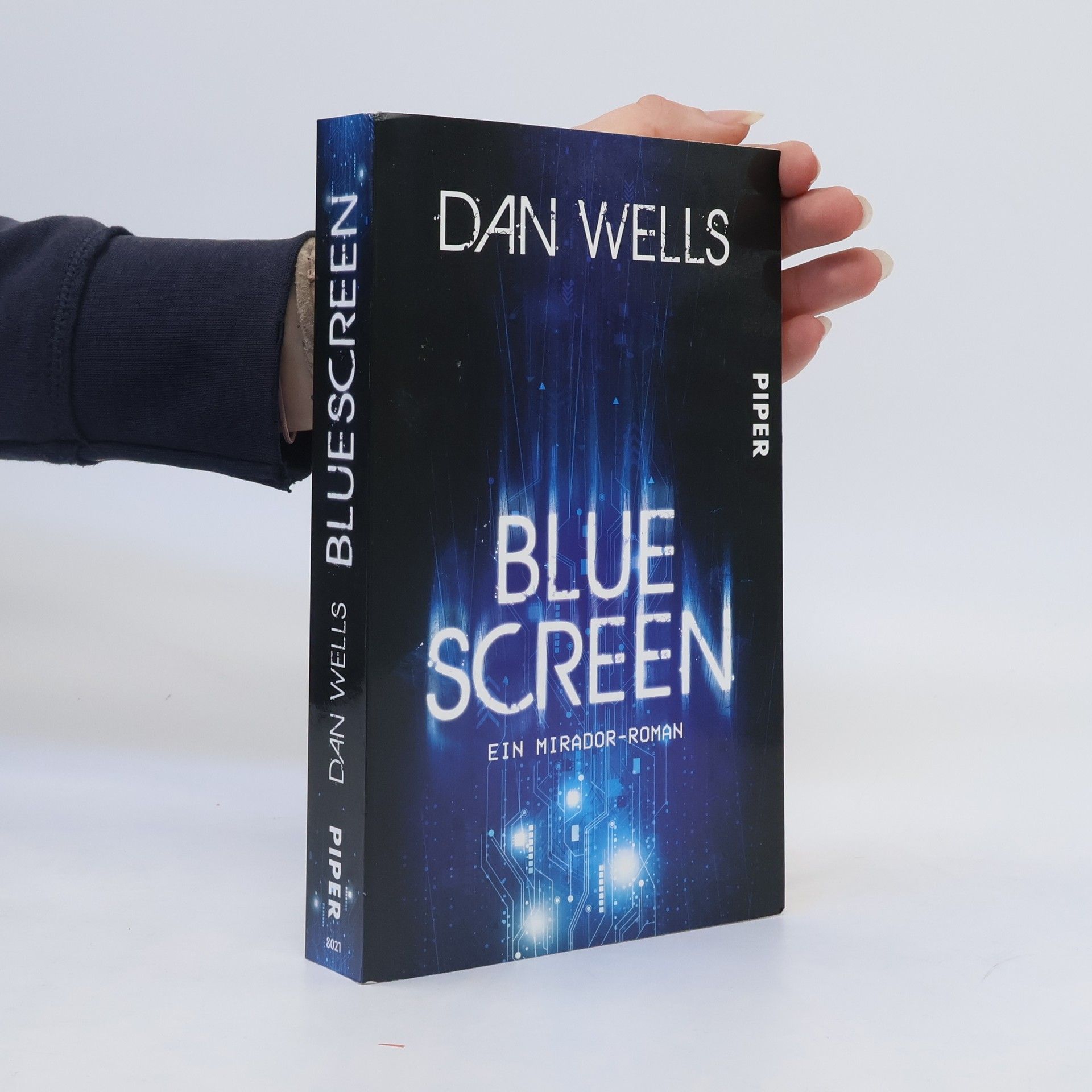 Dan Wells Bluescreen