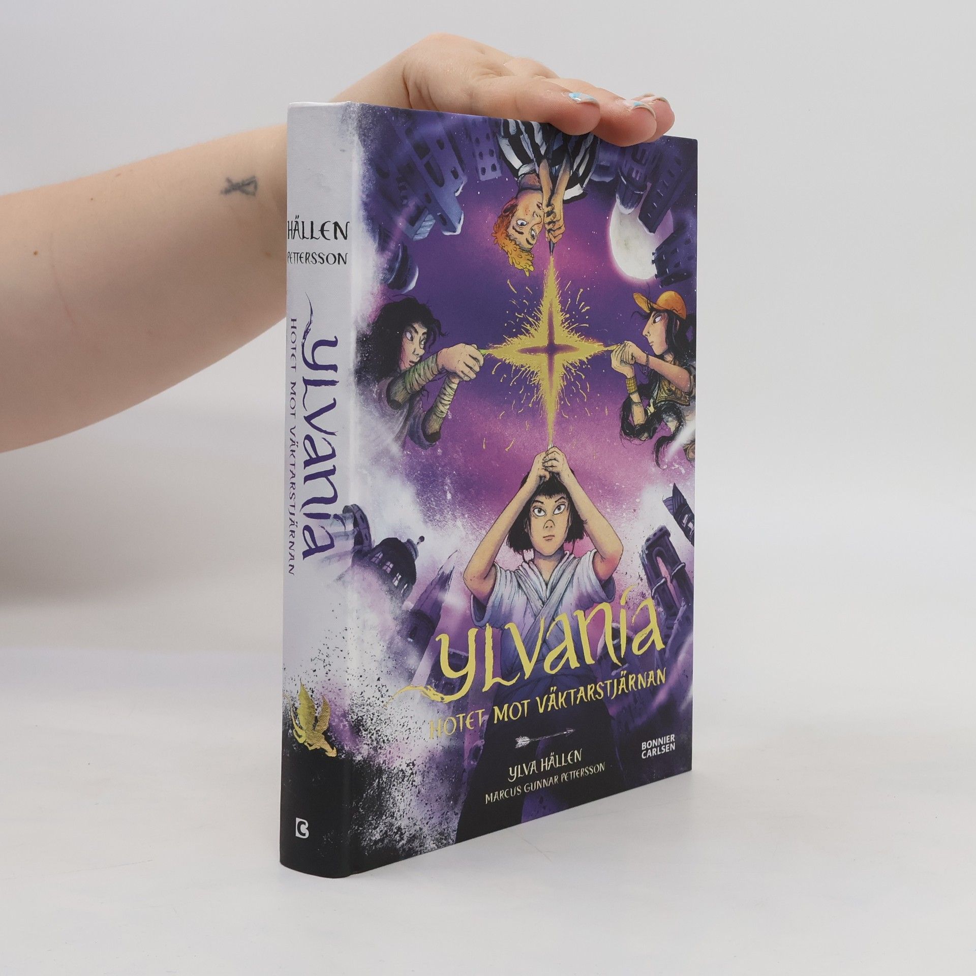 Ylva Hällen Ylvania - Hotet mot väktarstjärnan