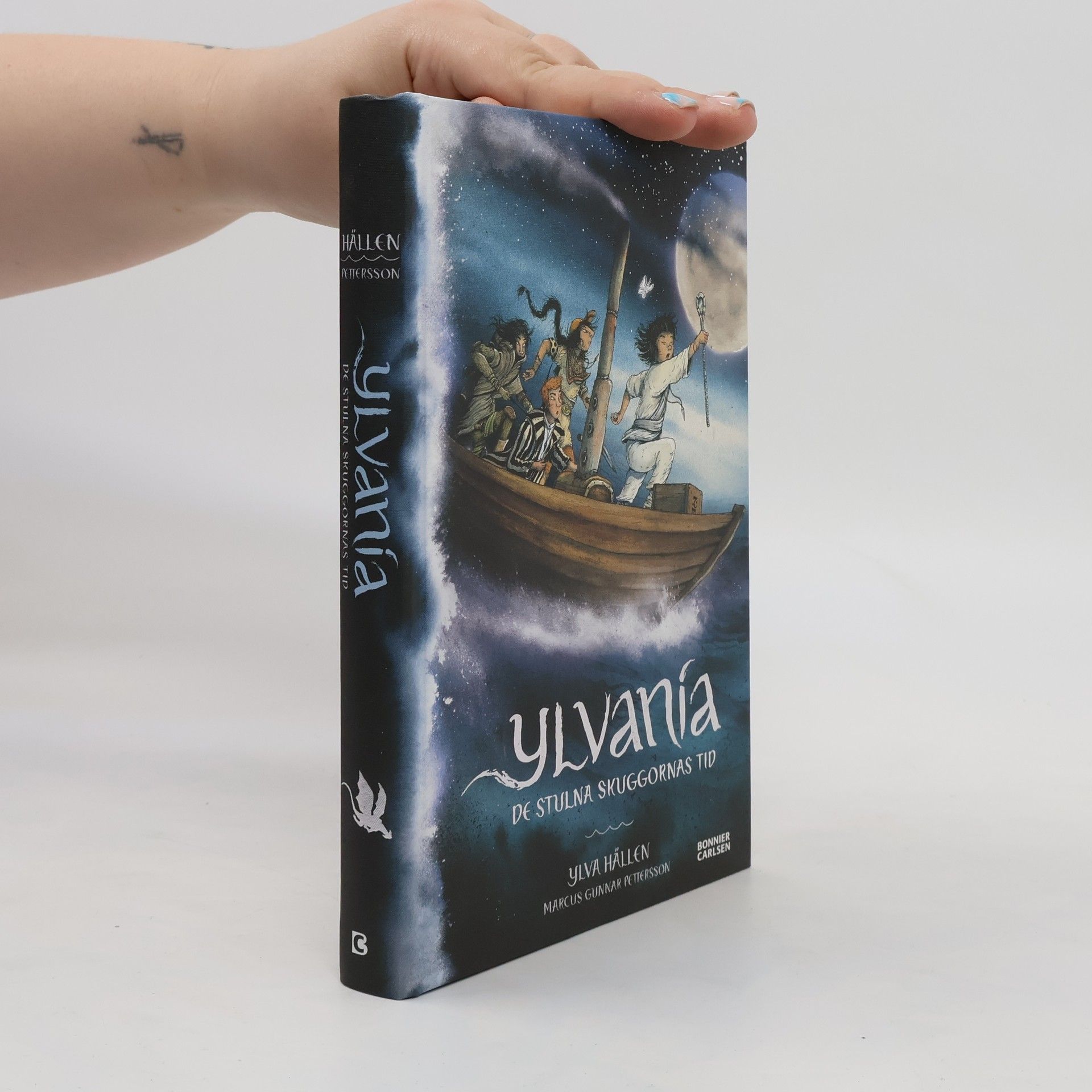 Ylva Hällen Ylvania. De stulna skuggornas tid