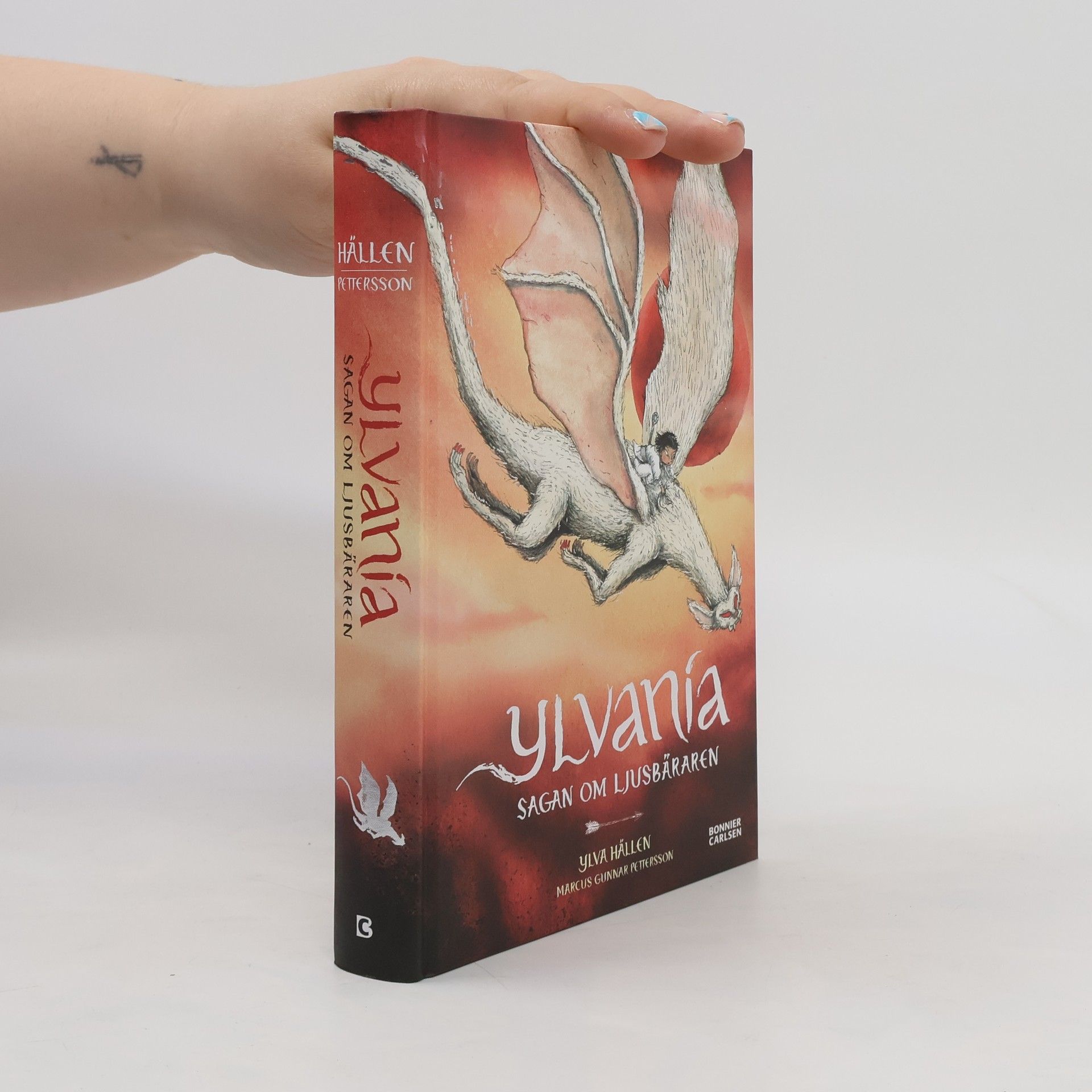 Ylva Hällen Ylvania - sagan om Ljusbäraren