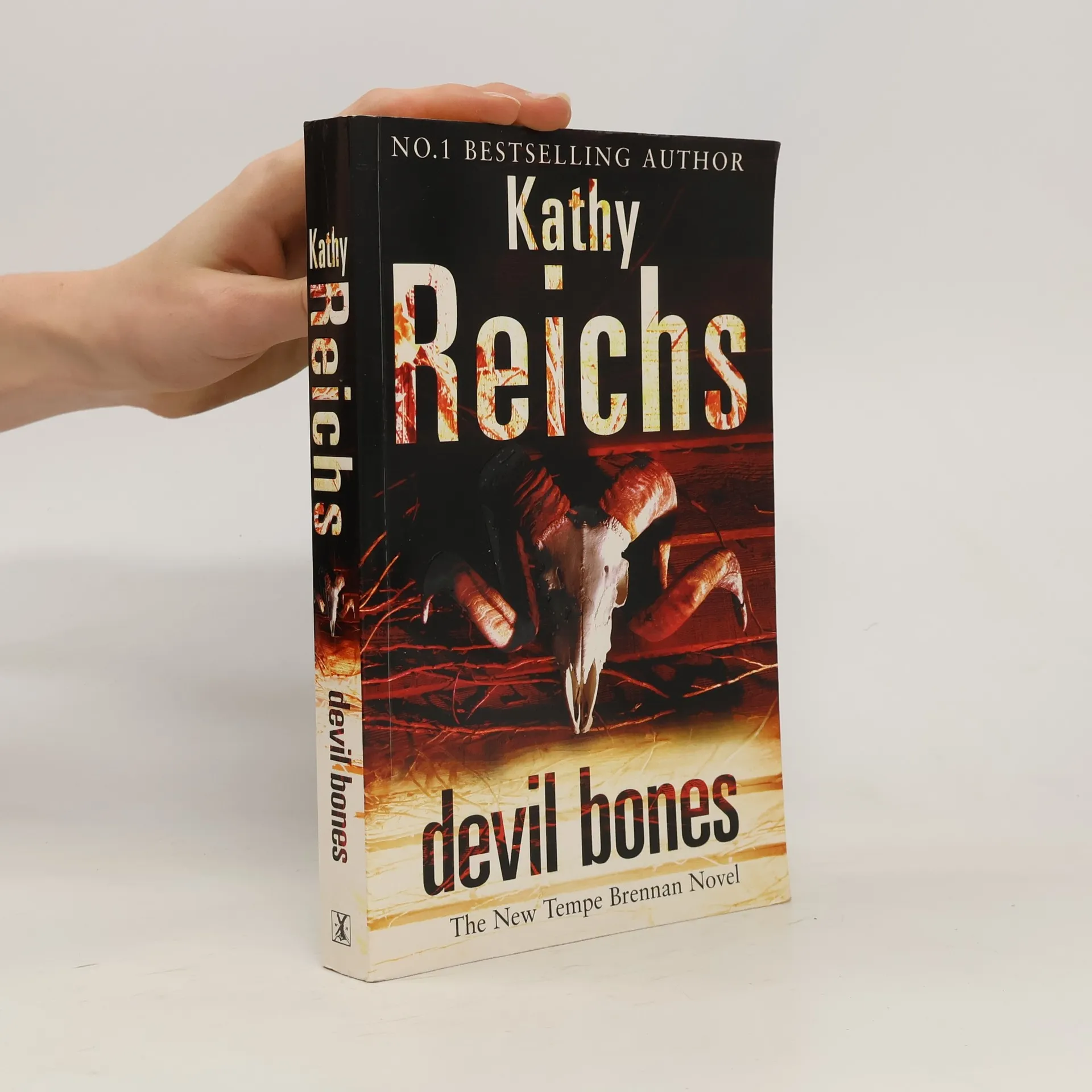 Devil Bones | Book | Paperback | Kathy Reichs | EN