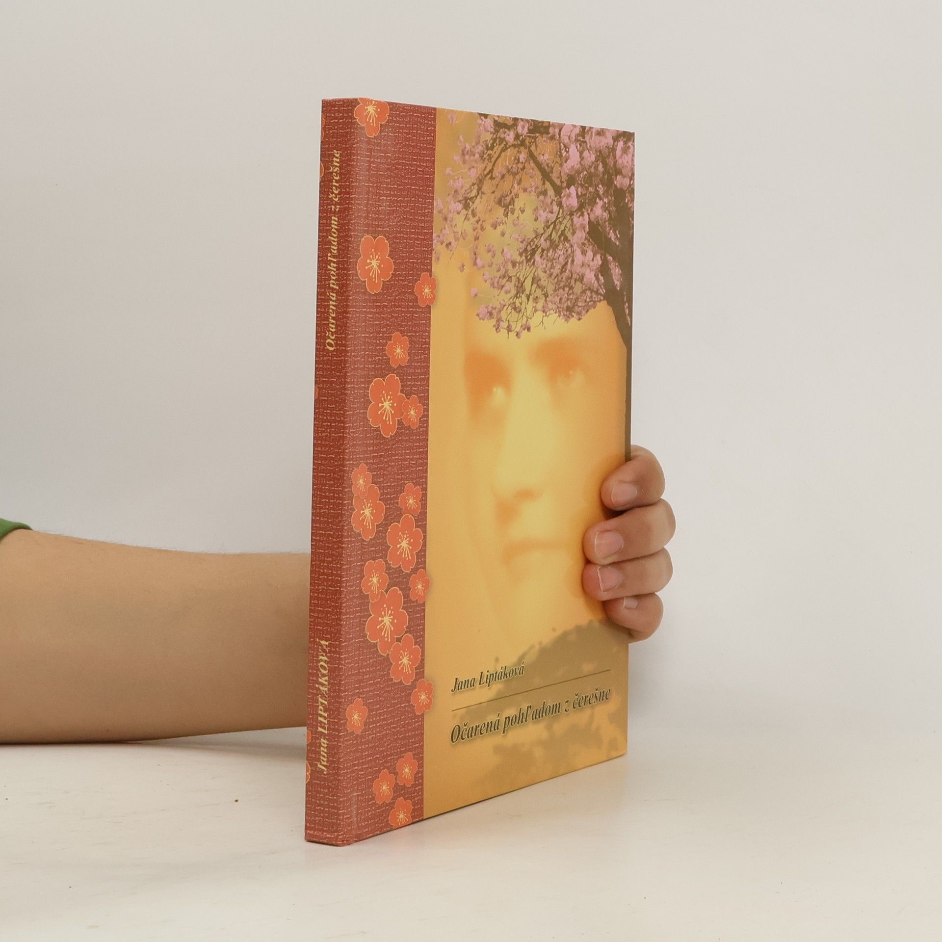 Jana Liptáková Očarená pohl̕adom z čerešne