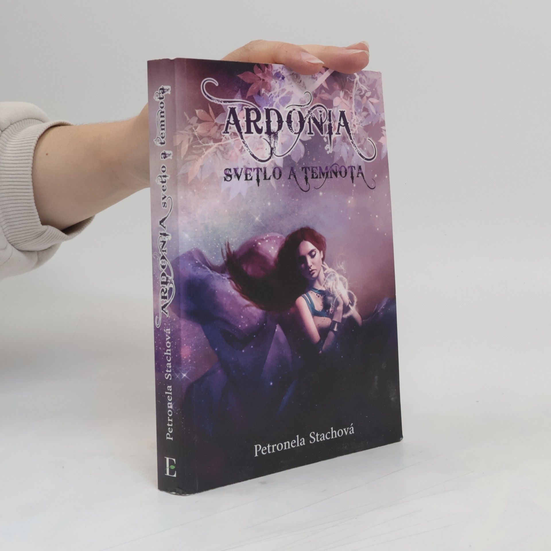 Petronela Stachová Ardónia – svetlo a temnota