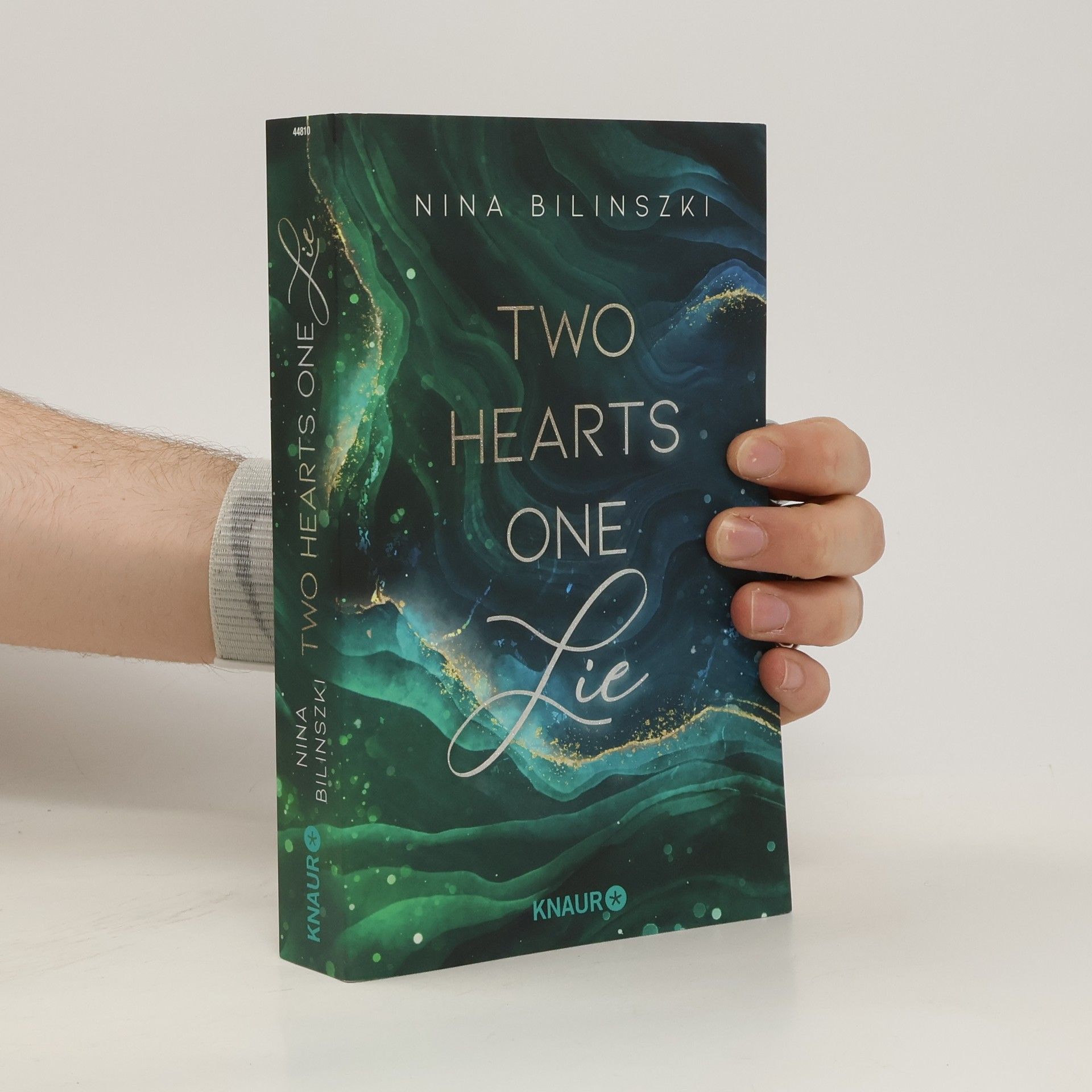 Nina Bilinszki Two Hearts, One Lie. Roman