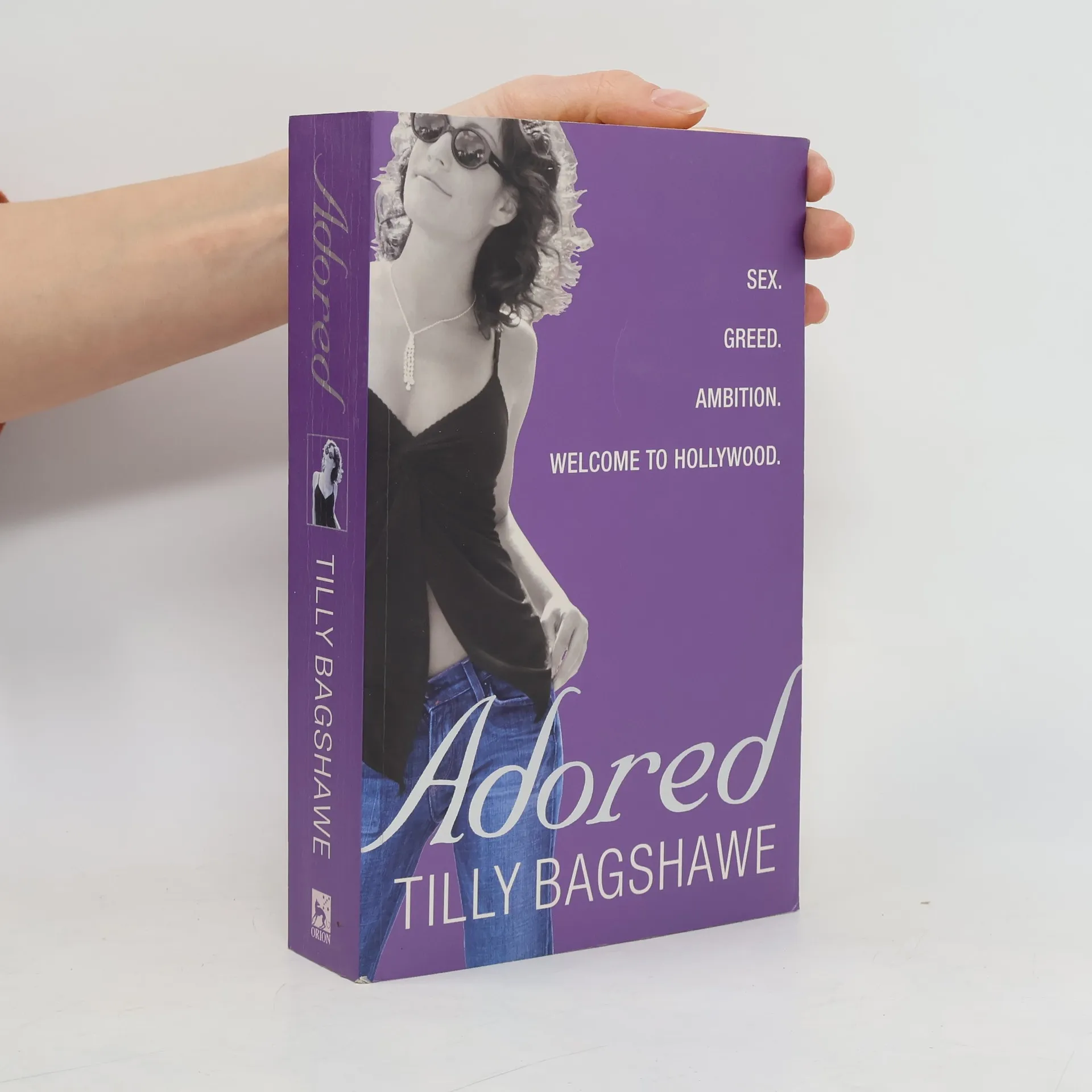 Adored | Book | Paperback | Tilly Bagshawe | EN