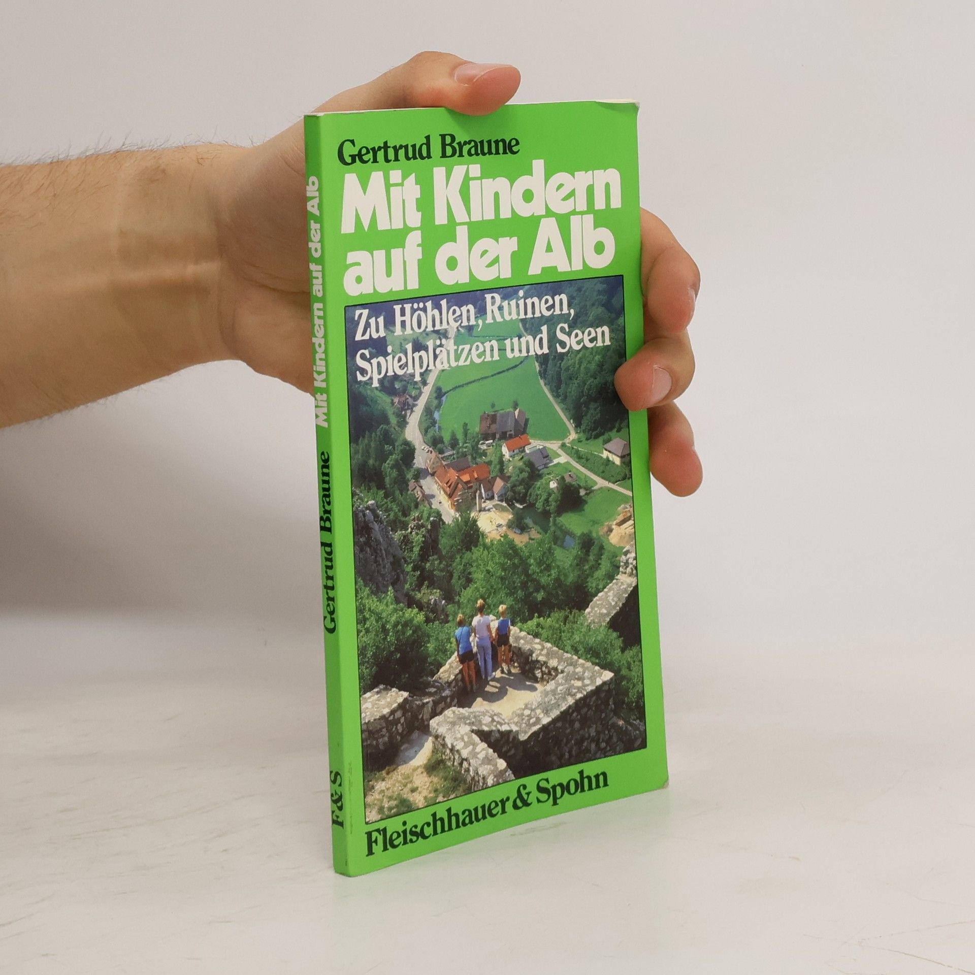 Gertrud Braune Mit Kindern auf der Alb